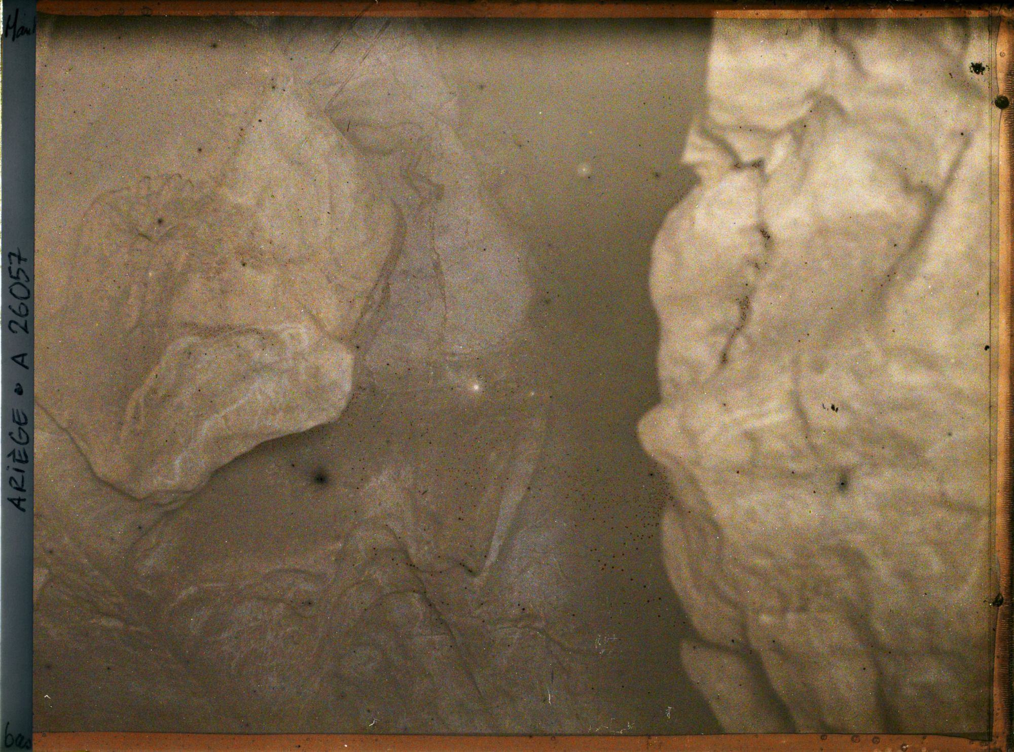 Image représentant A l'intérieur de la grotte des Trois-Frères ; le sorcier