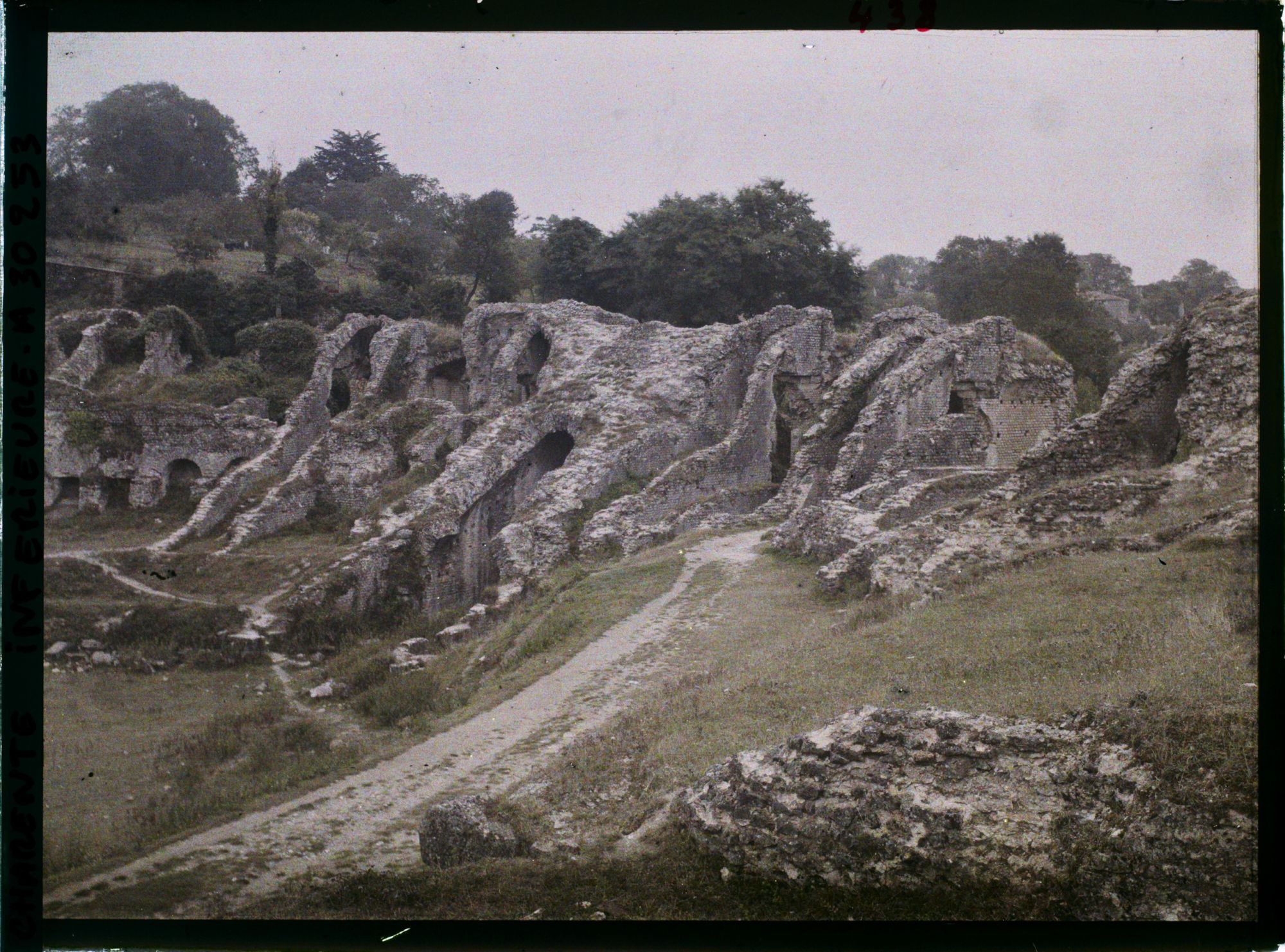 Image représentant France, Saintes, Les Arènes Romaines
