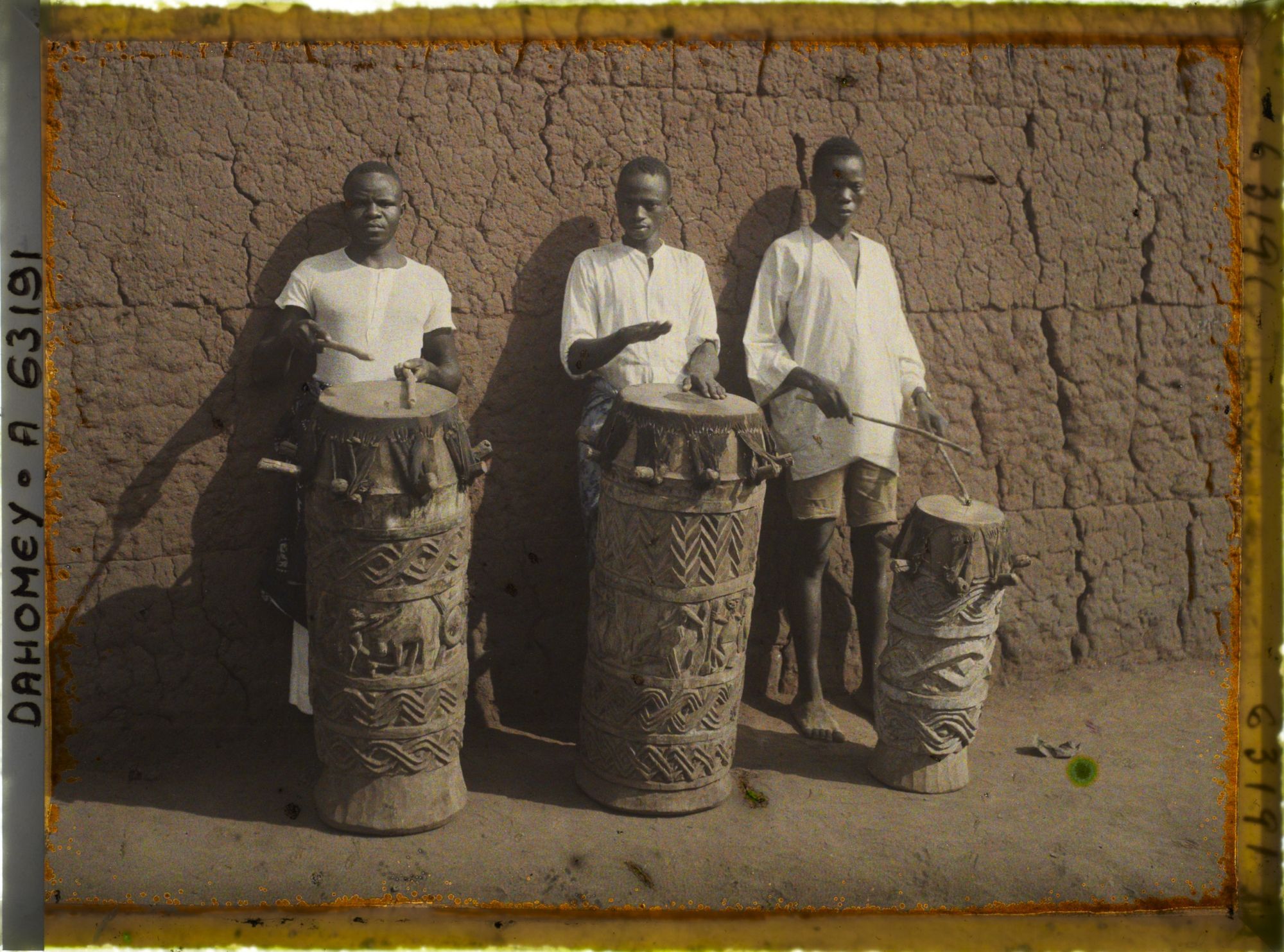 Image représentant Joueurs de tam-tam yorouba et tambours royaux