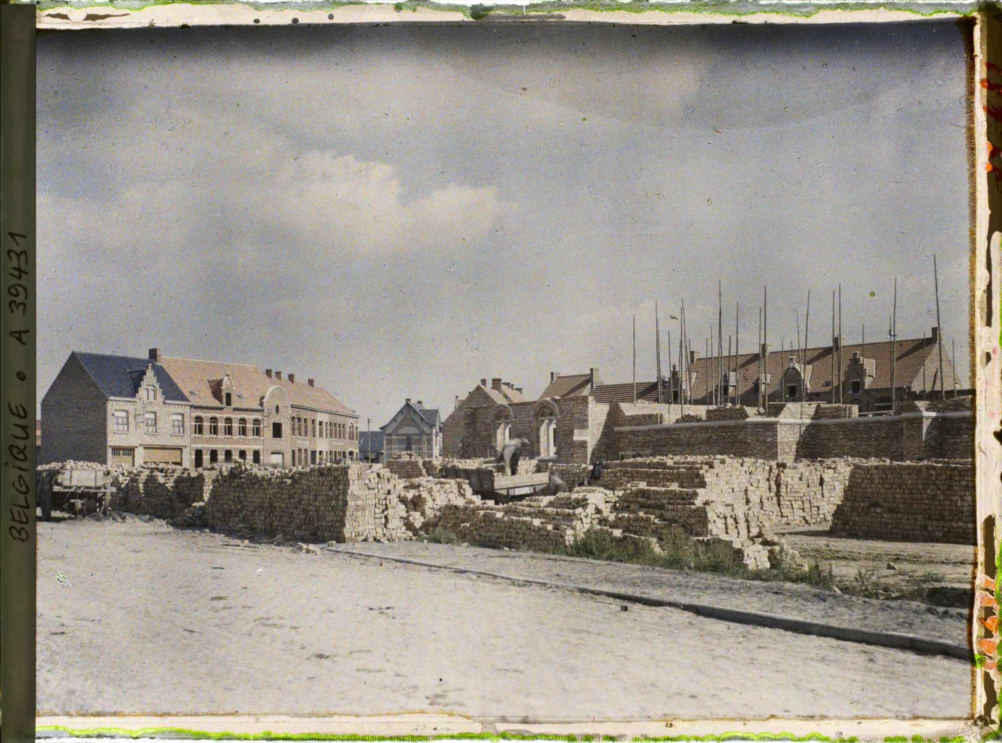 Image représentant Belgique, Langemank, Reconstruction vers l'Eglise