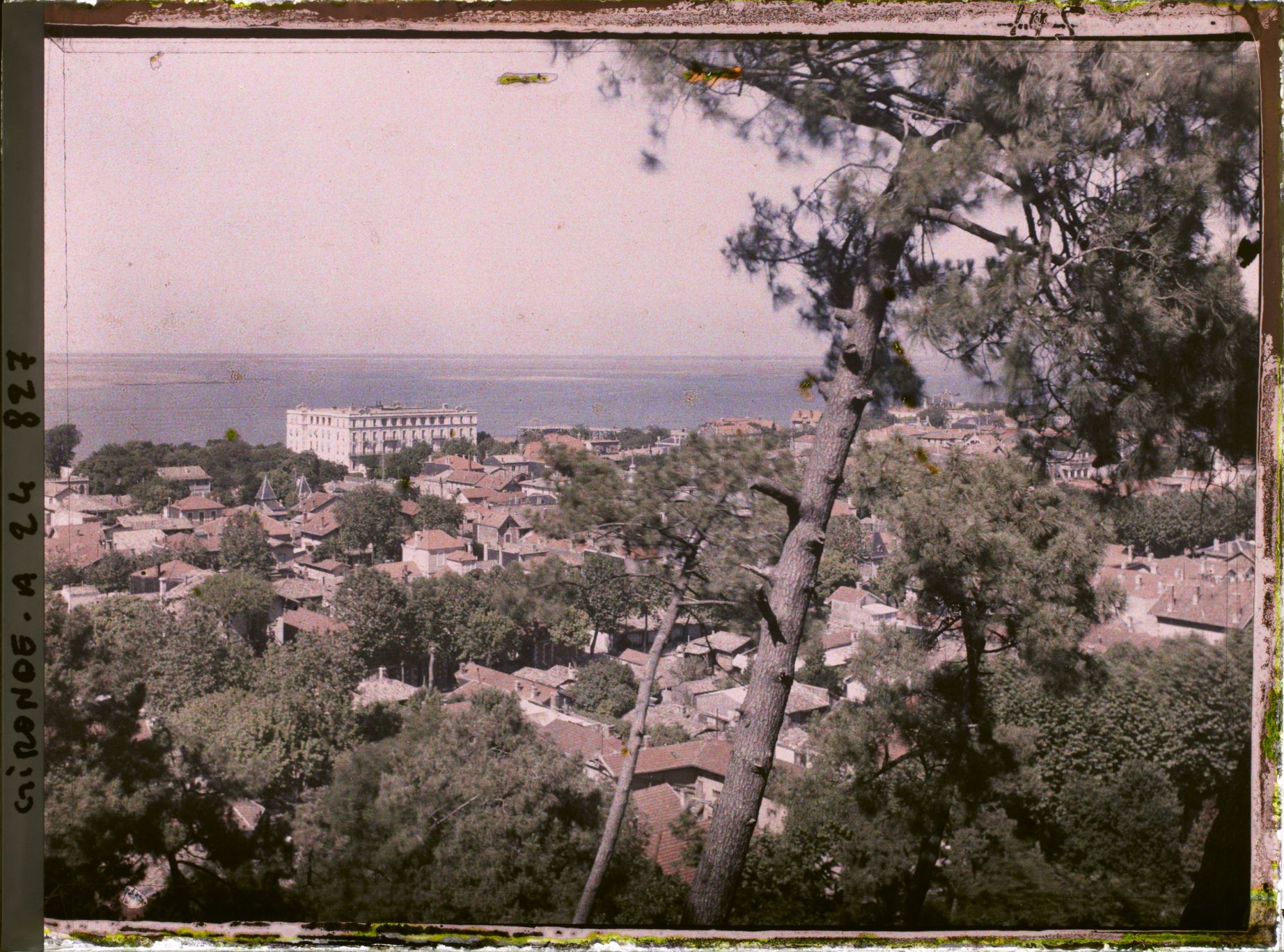 Image représentant Panorama de la ville, avec vue sur le Grand Hôtel