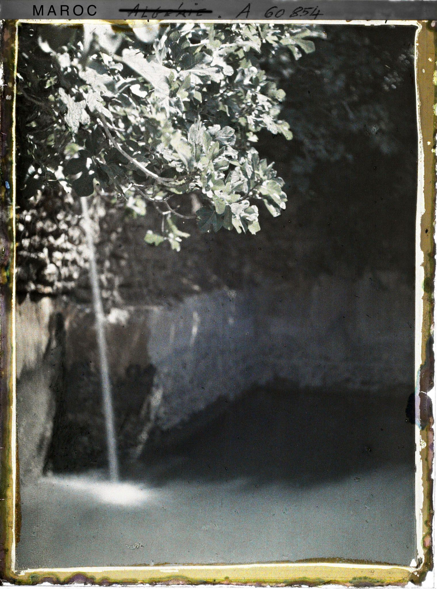 Image représentant Chute d'eau dans un bassin de retenue