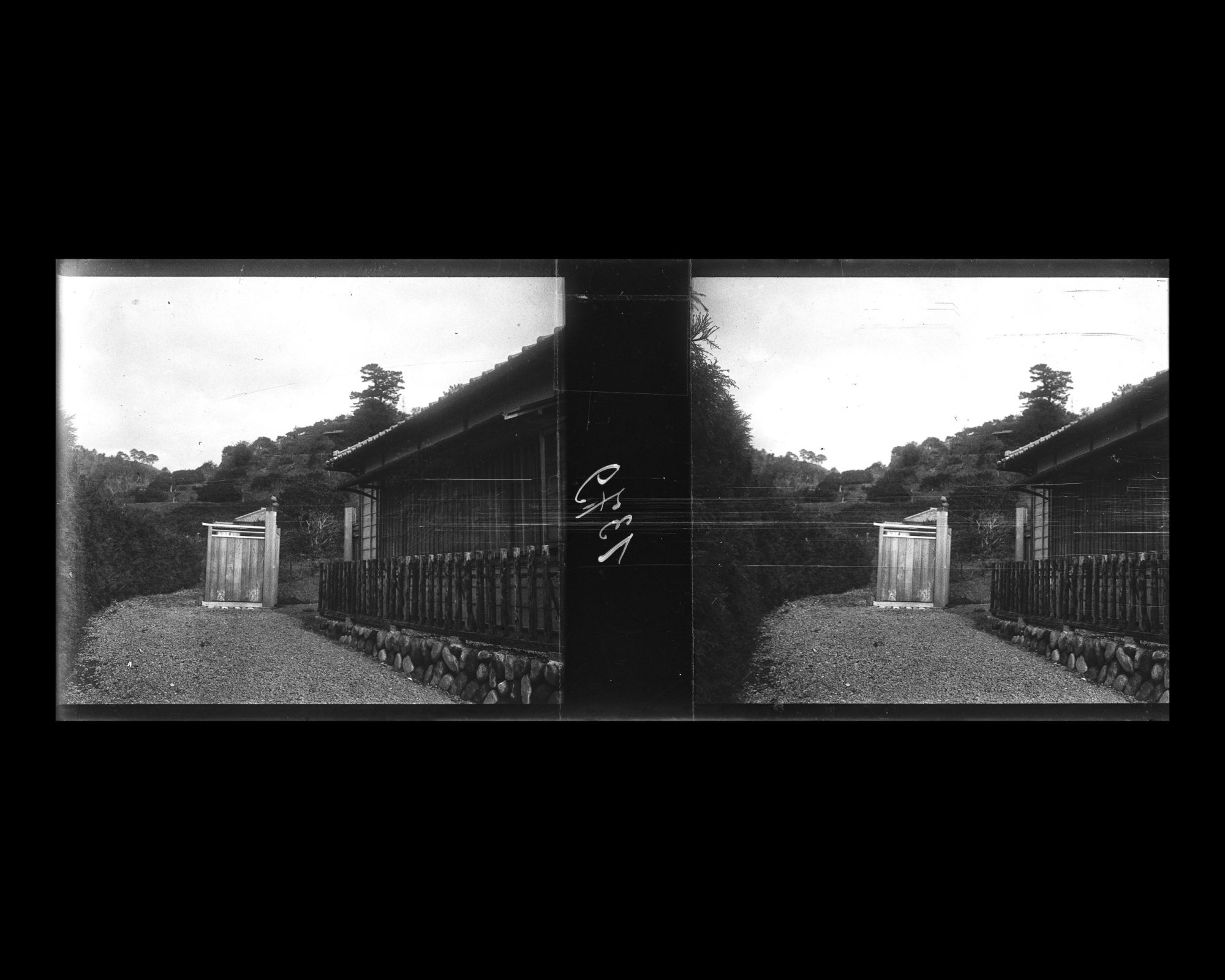 Image représentant L'allée conduisant à l'entrée du domaine campagnard du comte Shigenobu Okuma