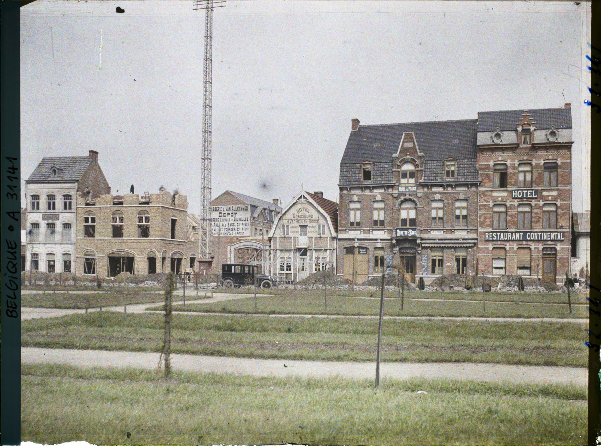 Image représentant Belgique, Ypres, Place de la Gare maisons neuves