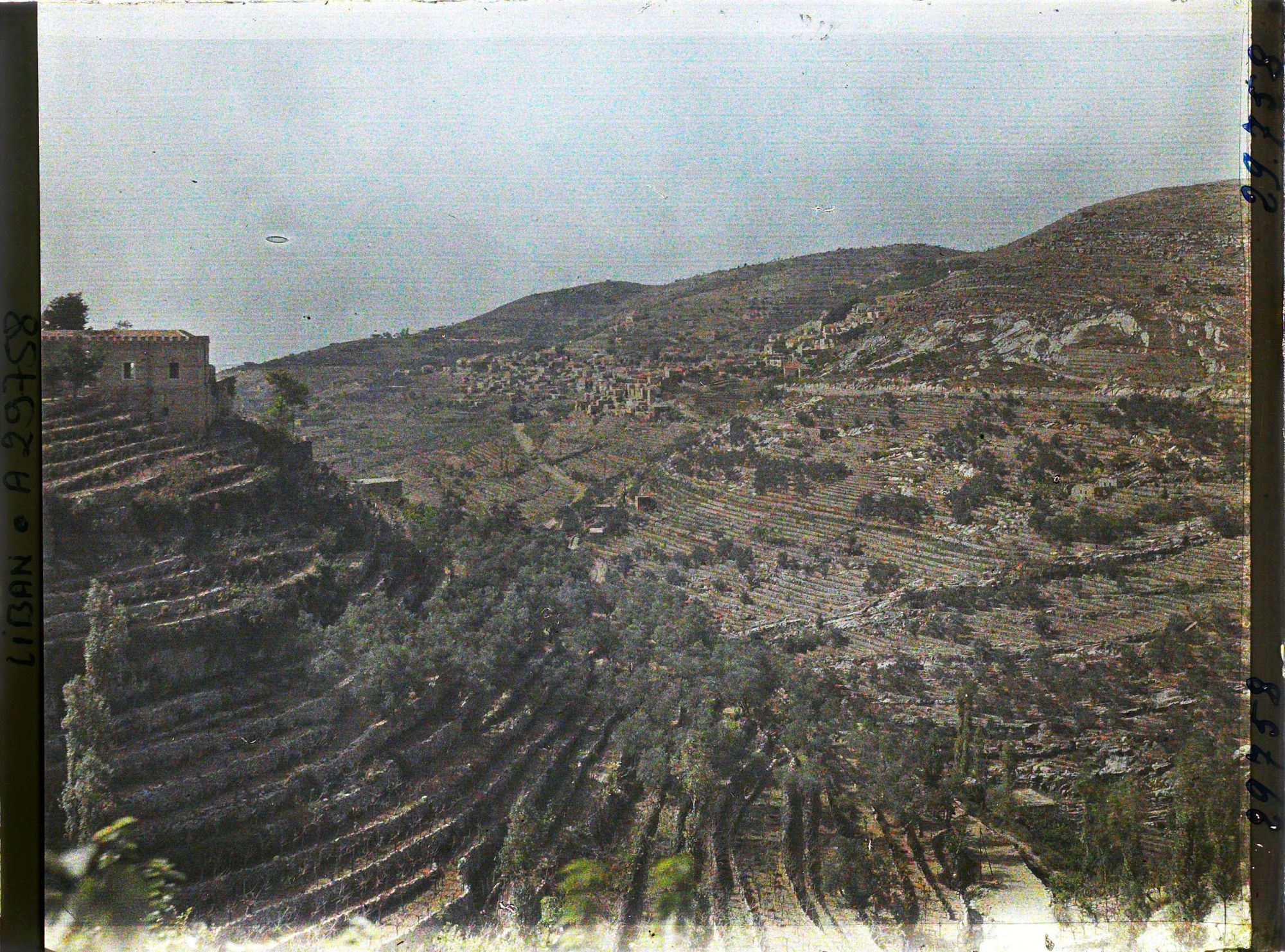 Image représentant Vue générale vers le village de Deir El-qamar