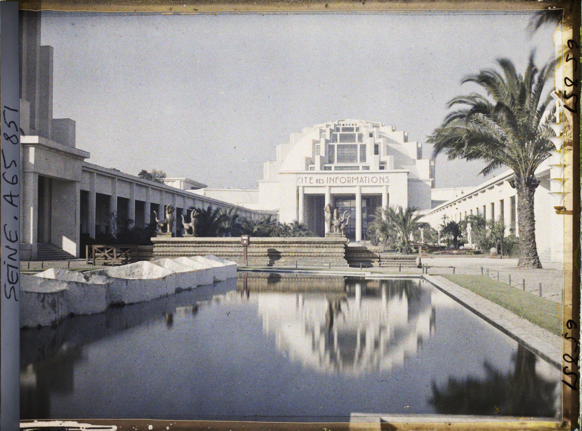 Image représentant L'Exposition Coloniale Internationale de 1931, le pavillon central de la Cité des Informations
