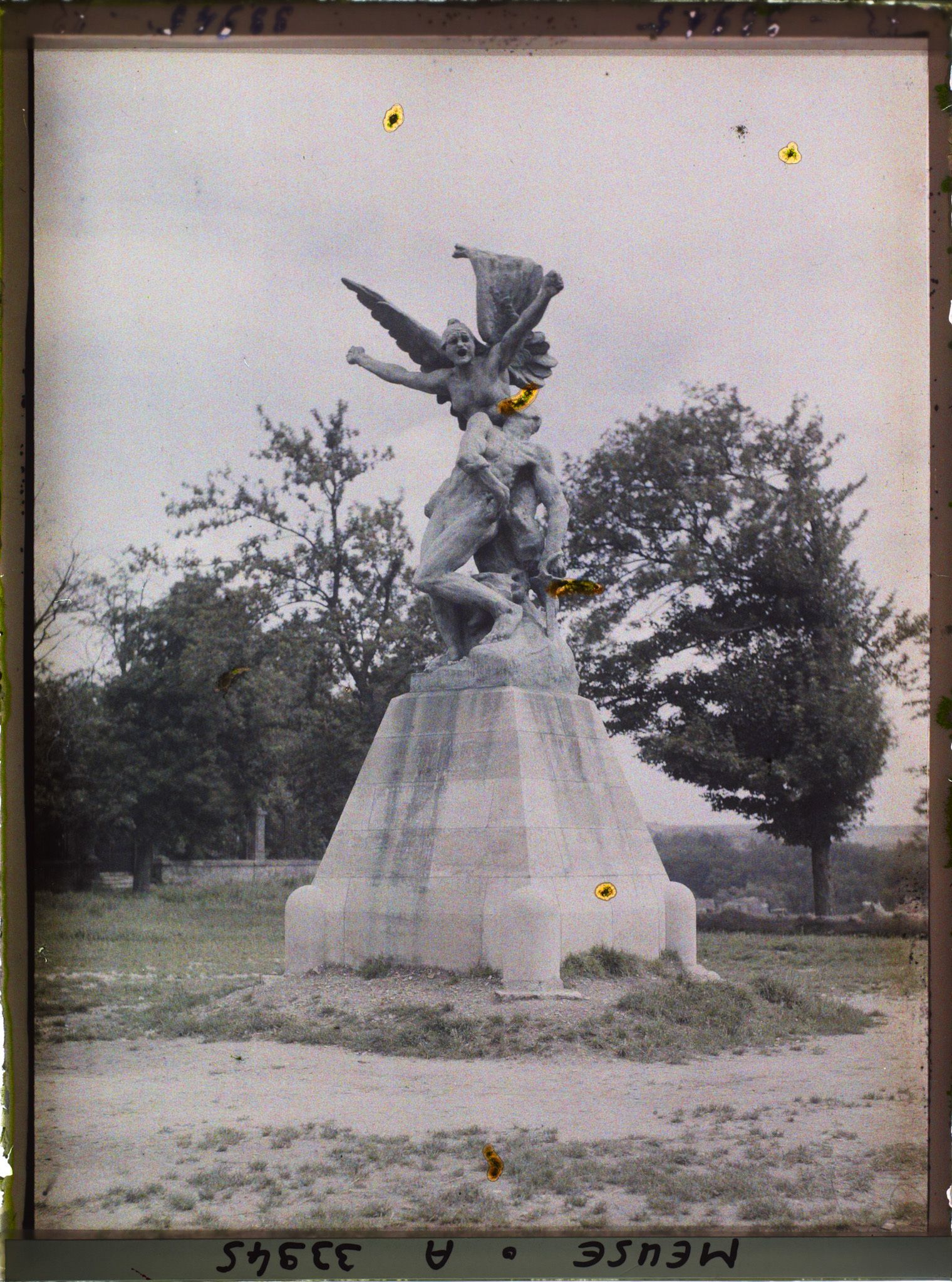 Image représentant France, Verdun, Le monument offert par la Hollande