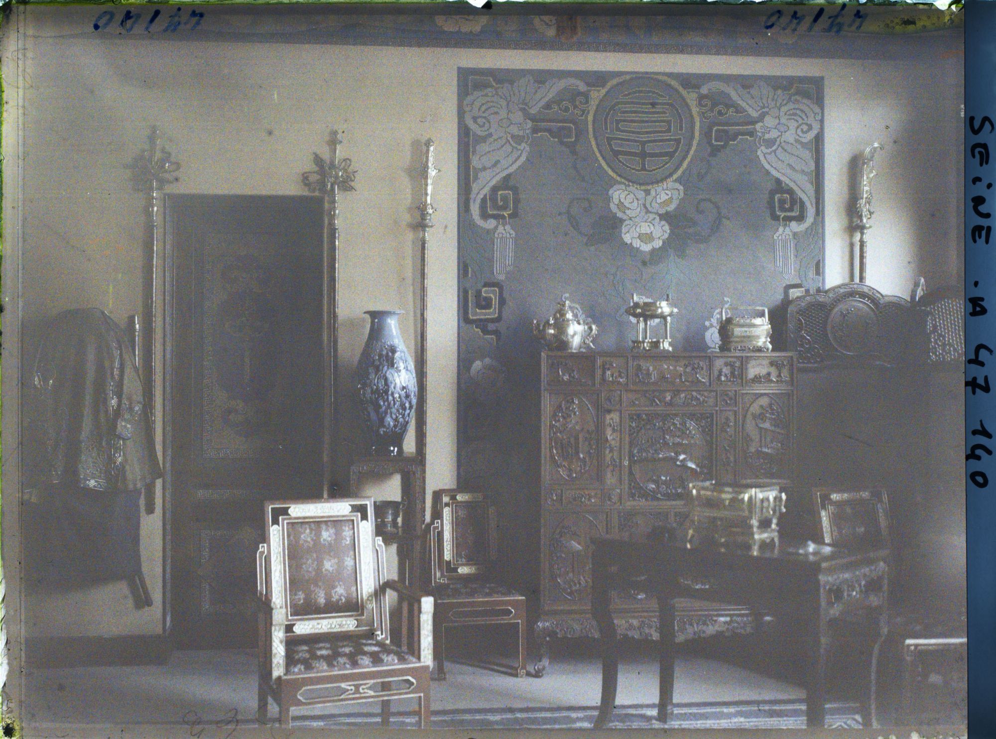 Image représentant L'Exposition des arts décoratifs, Pavillon de l'Indochine, entre le cours Albert 1er et les berges de Seine. Rez-de-chaussée, salon d'honneur