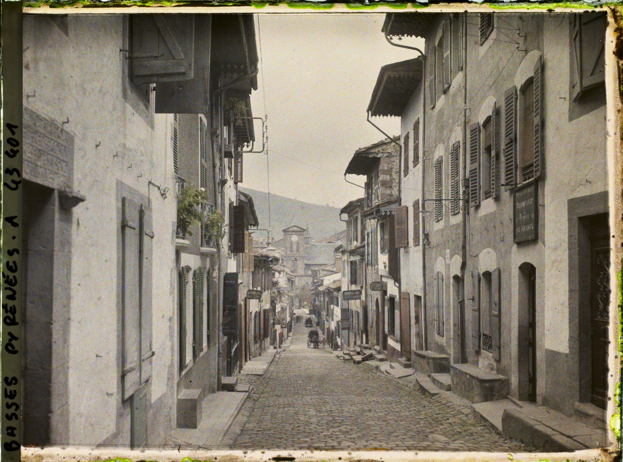 Image représentant France , St Jean-Pied de Port, La Rue Principale vue d'ensemble