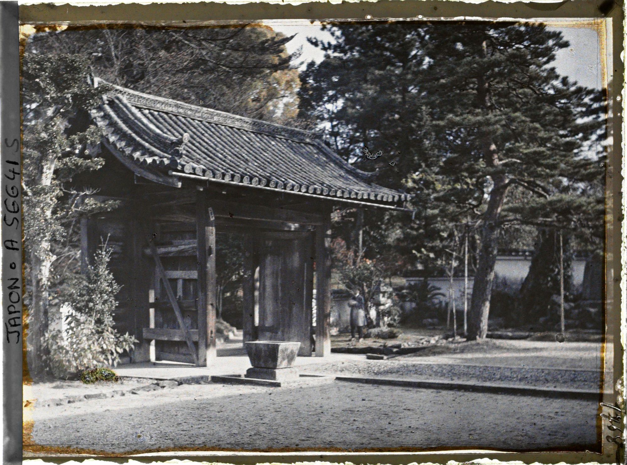 Image représentant Petite porte du temple Chion-in, monastère principal de la branche ouest de la secte bouddhique Jodo