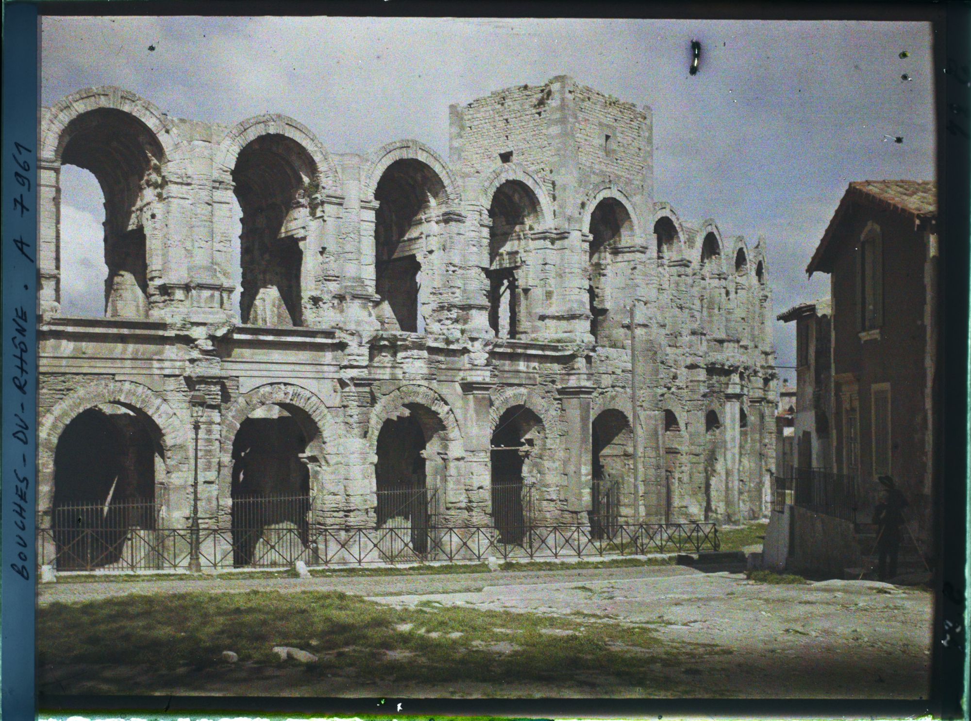 Image représentant L'amphithéâtre romain, dit Arènes d'Arles