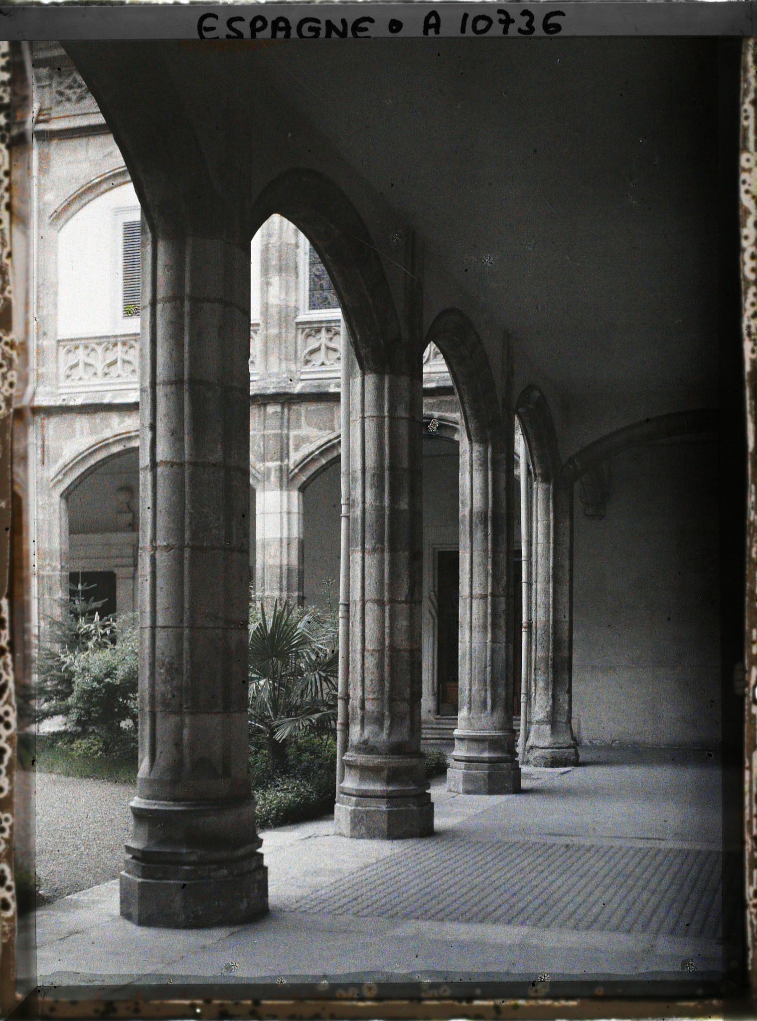 Image représentant Espagne, Burgos, L'intérieur du patio de la Maison du Cordon (XVe Se)