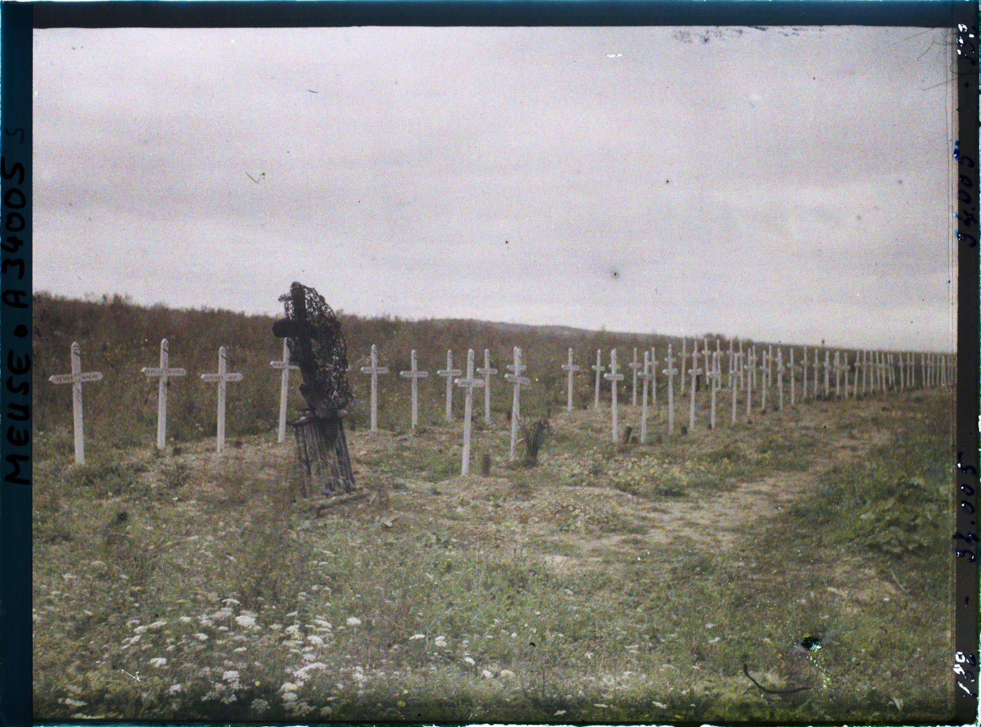 Image représentant France, Douaumont, Le Cimetière de Douaumont  la 1ère tombe est celle du Lt Cl Maneron