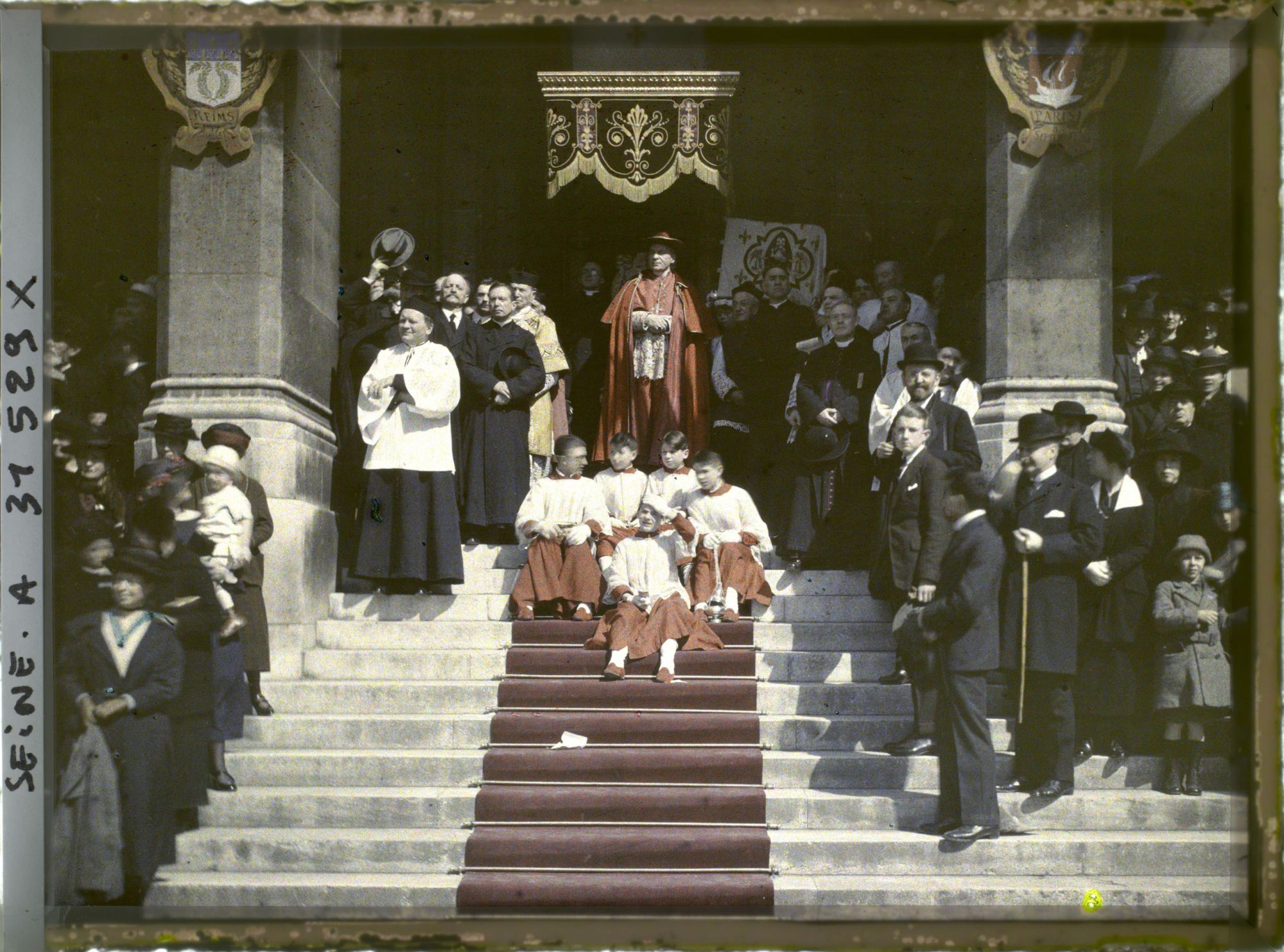 Image représentant Célébration de la fête Jeanne d'Arc à l'église Saint-Augustin par monseigneur Dubois, archevêque de Paris