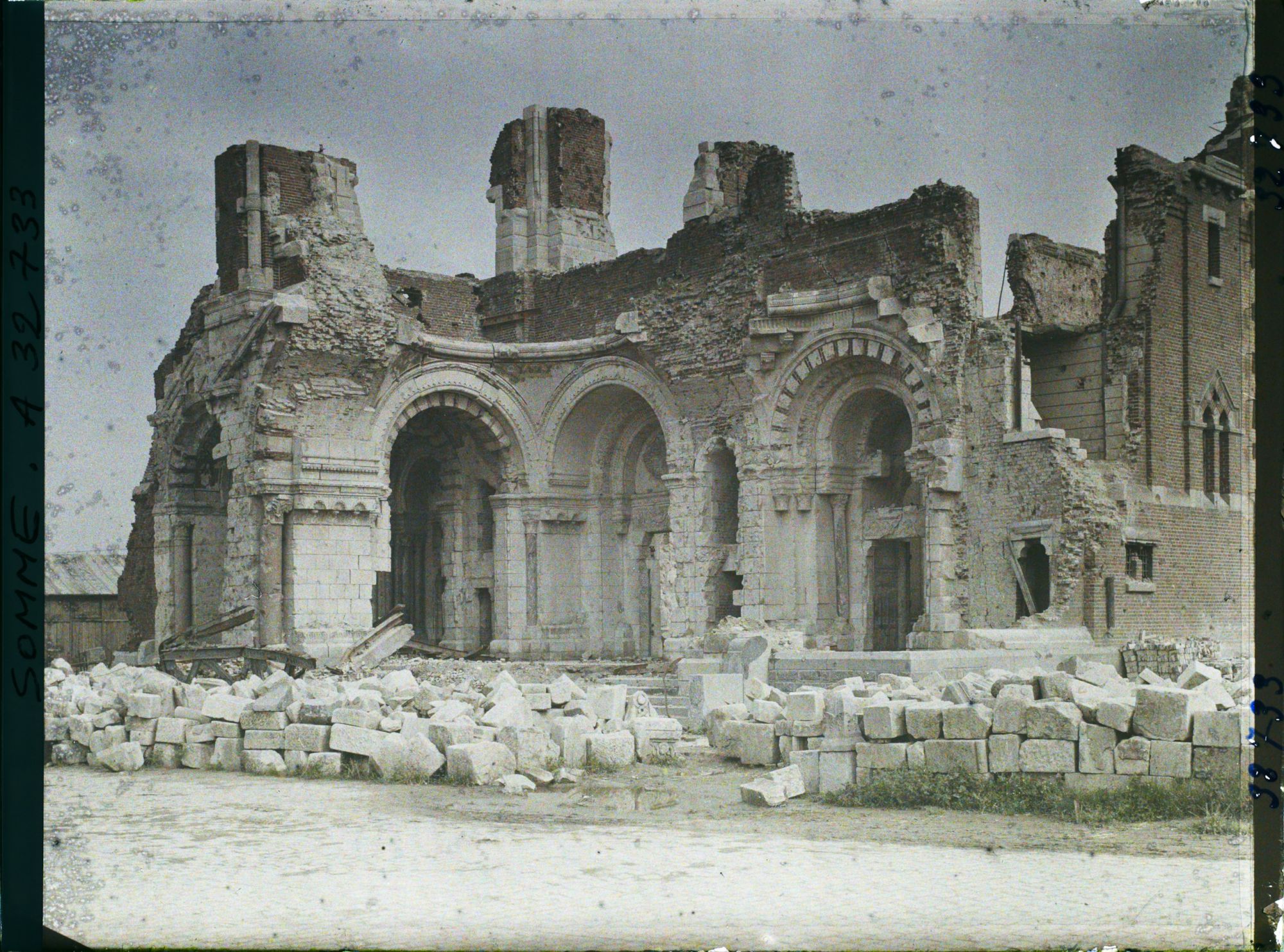 Image représentant France, Albert, Façade de la Basilique