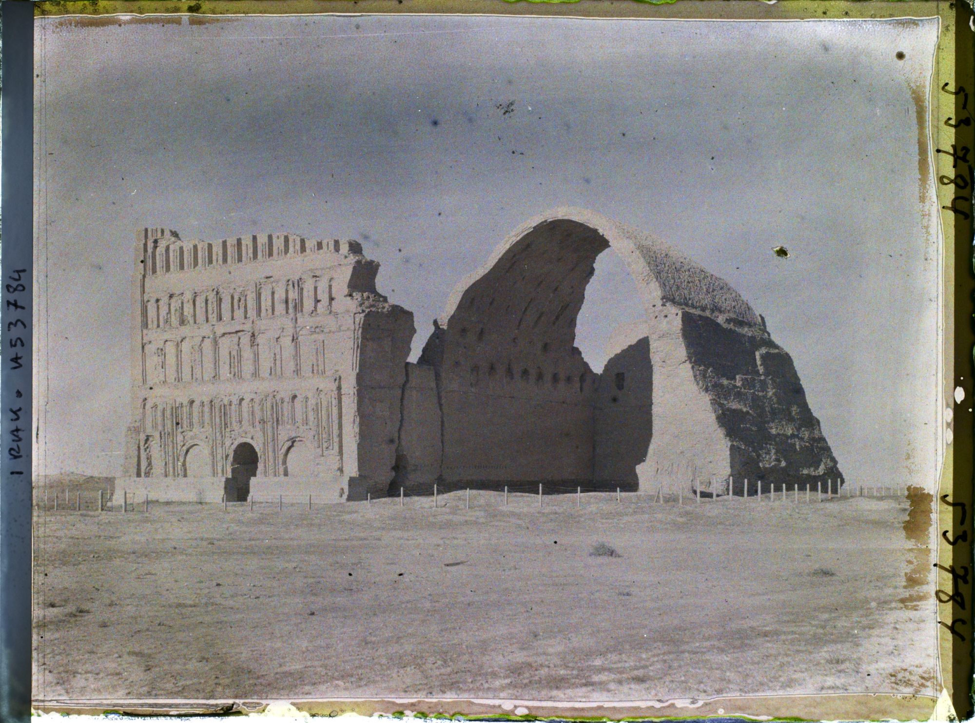 Image représentant Le Taq-I-Kisra (arc de Khosroes), salle voûtée