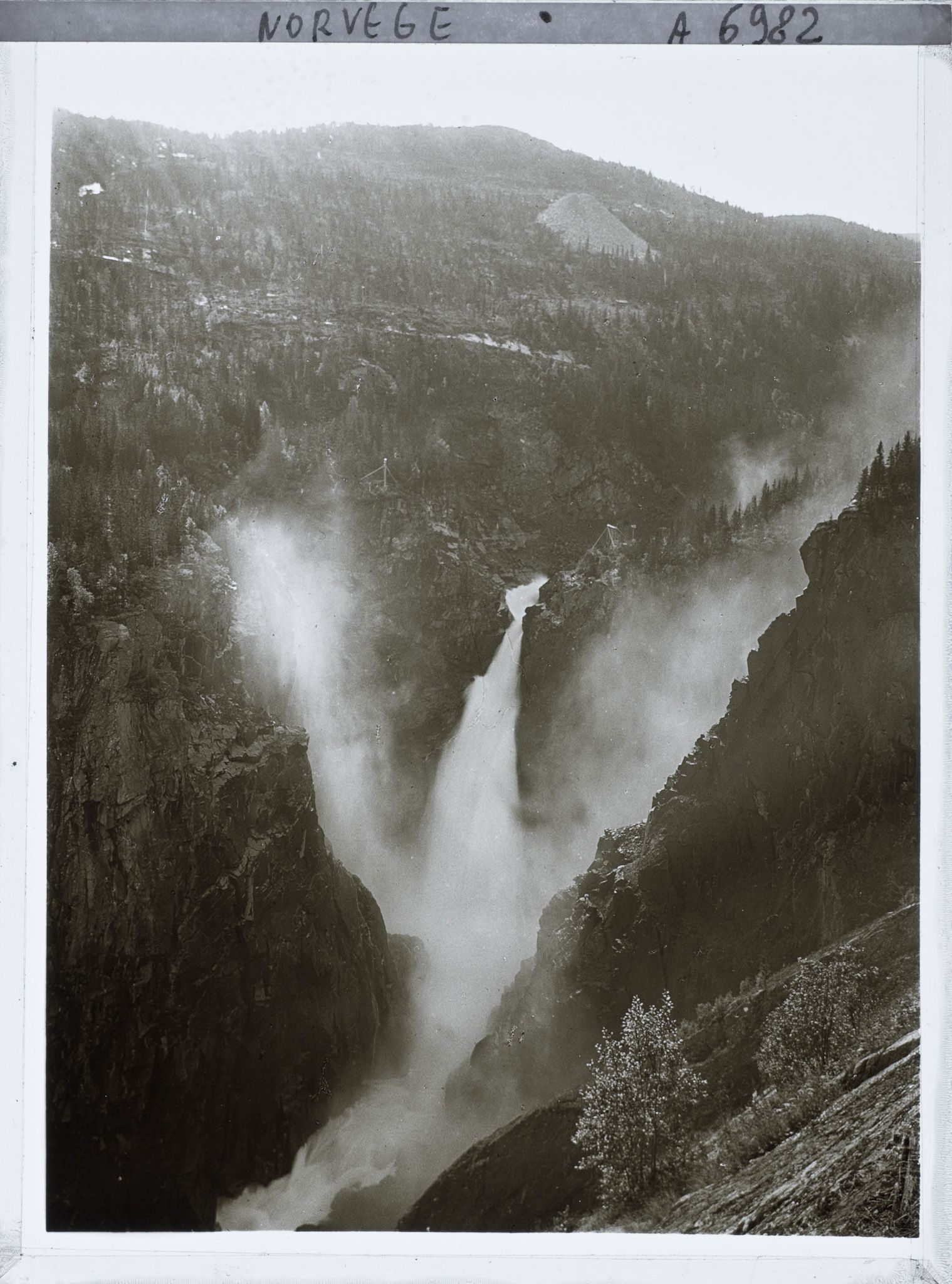 Image représentant la cascade Rjukanfossen