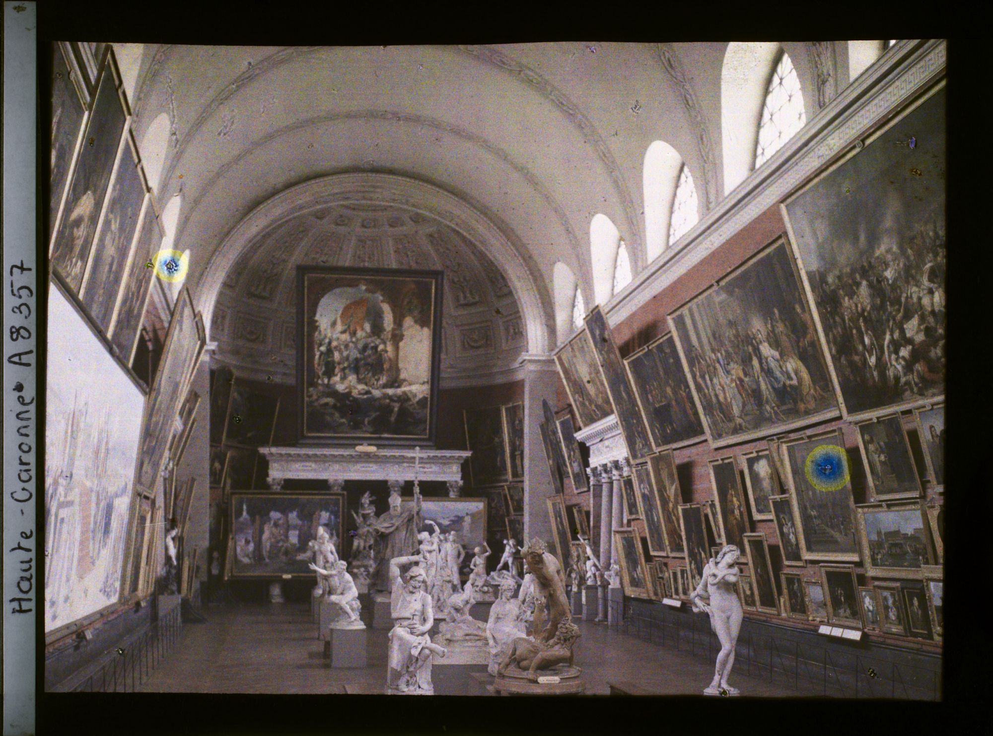 Image représentant La salle de peintures modernes du musée des Augustins, avec le tableau Entrée de Mehmet II à Constantinople