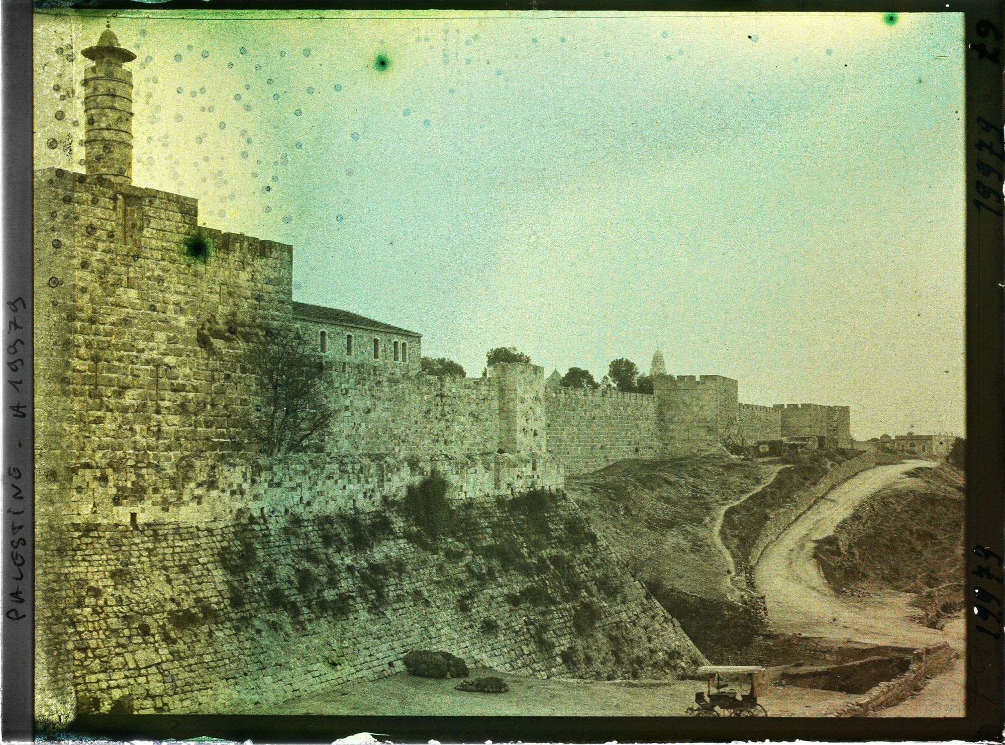 Image représentant Vue de la Tour de David depuis l'extérieur des remparts de la vieille ville