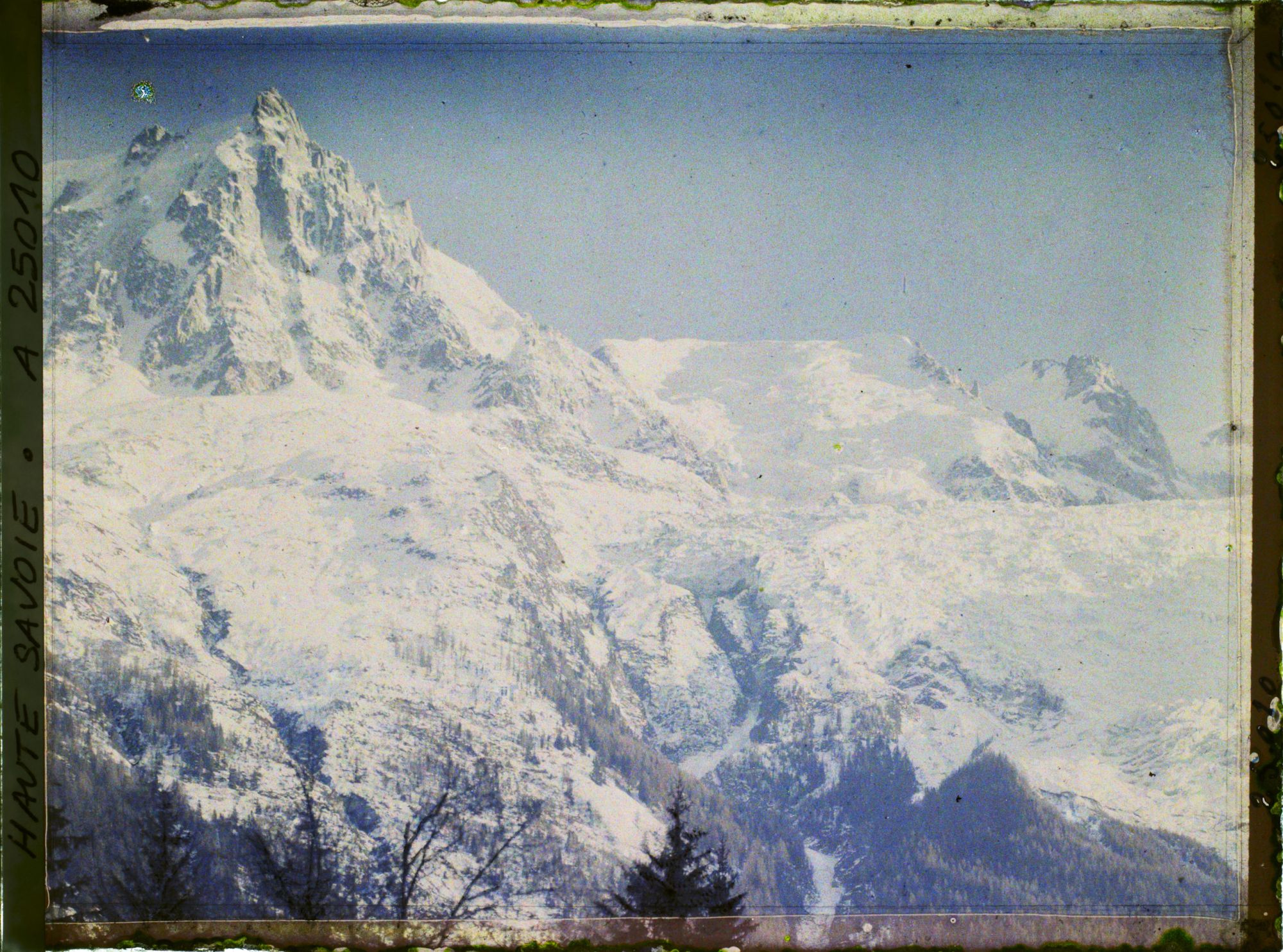 Image représentant France, Les Alpes -Vallée de Chamonix Soleil couchant s/ l'aige du Midi et le Glacier des Bossons