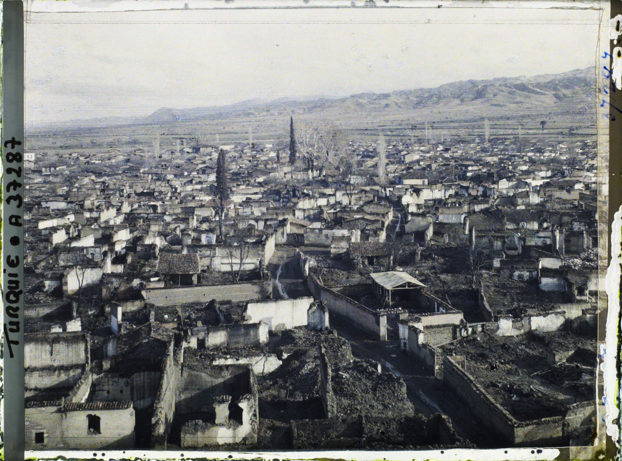 Image représentant Panorama nord-est de la ville détruite lors de la guerre d'Indépendance