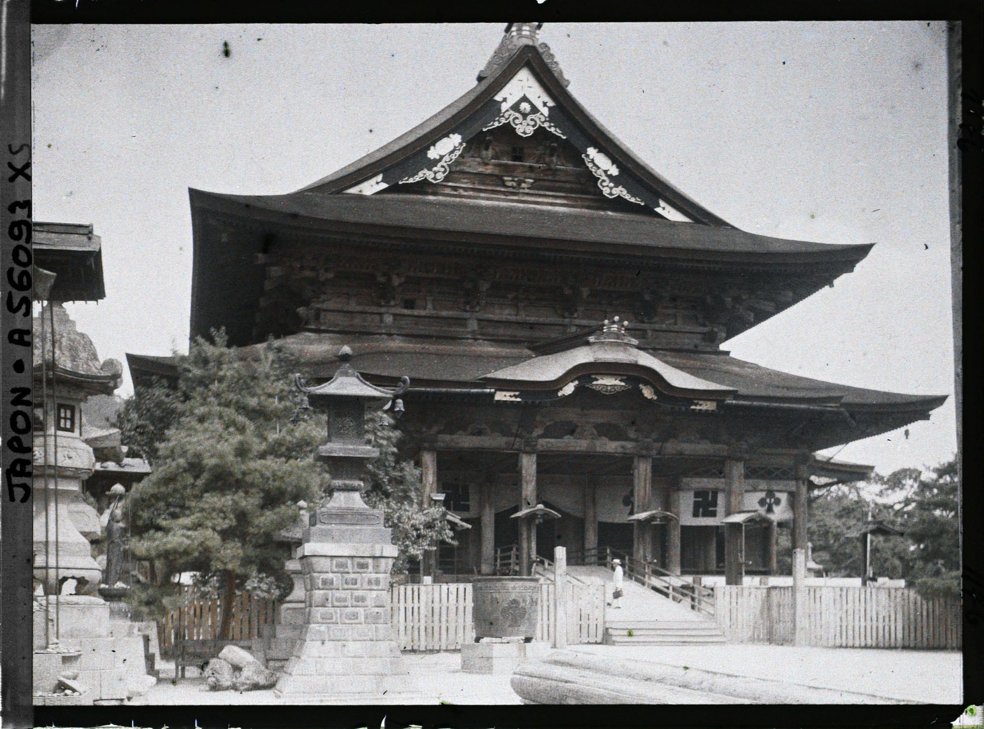 Image représentant Temple Zenko-ji : le Hondo (salle principale du temple)