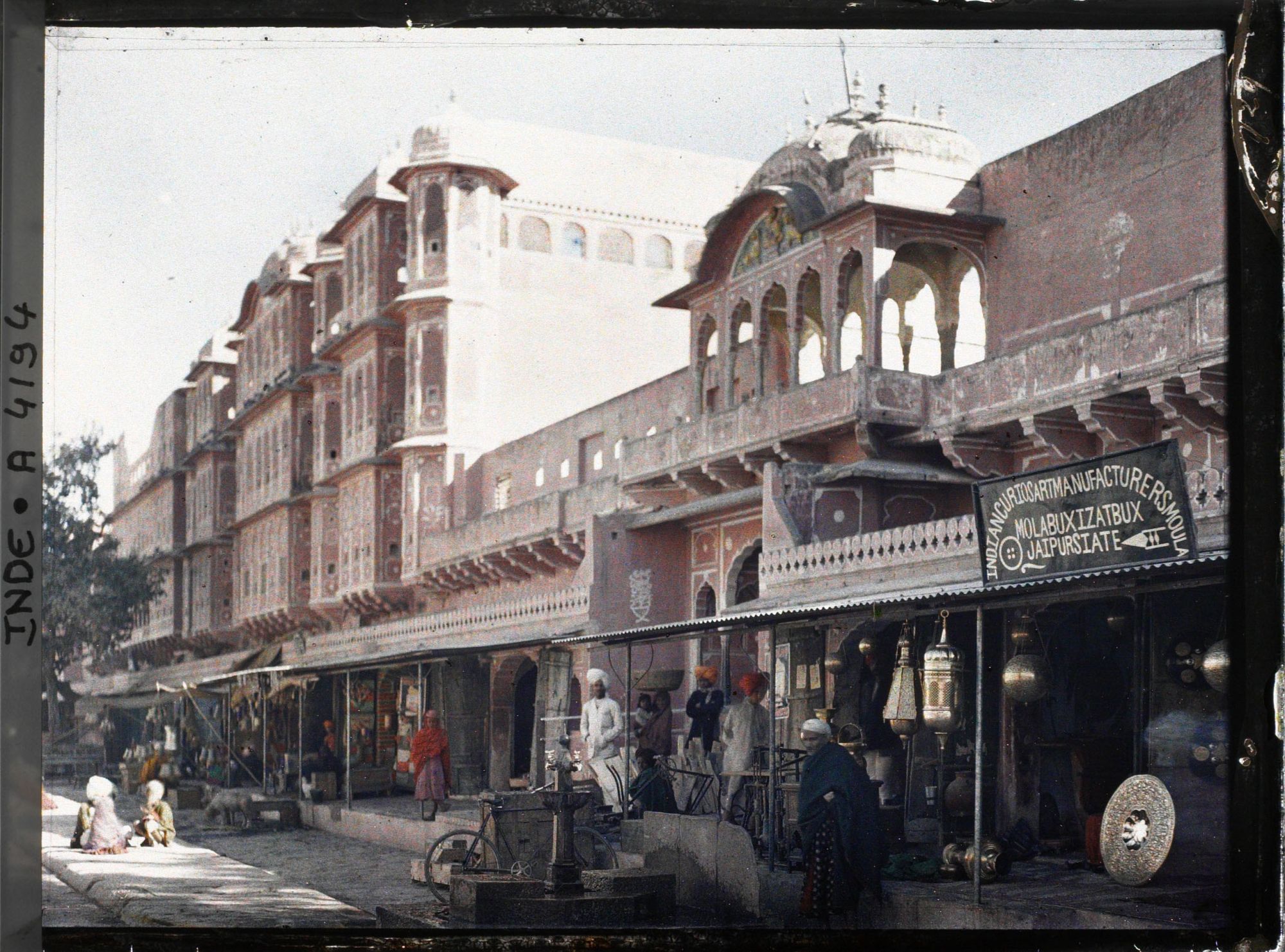 Image représentant Commerces près de Johri Bazar (?)