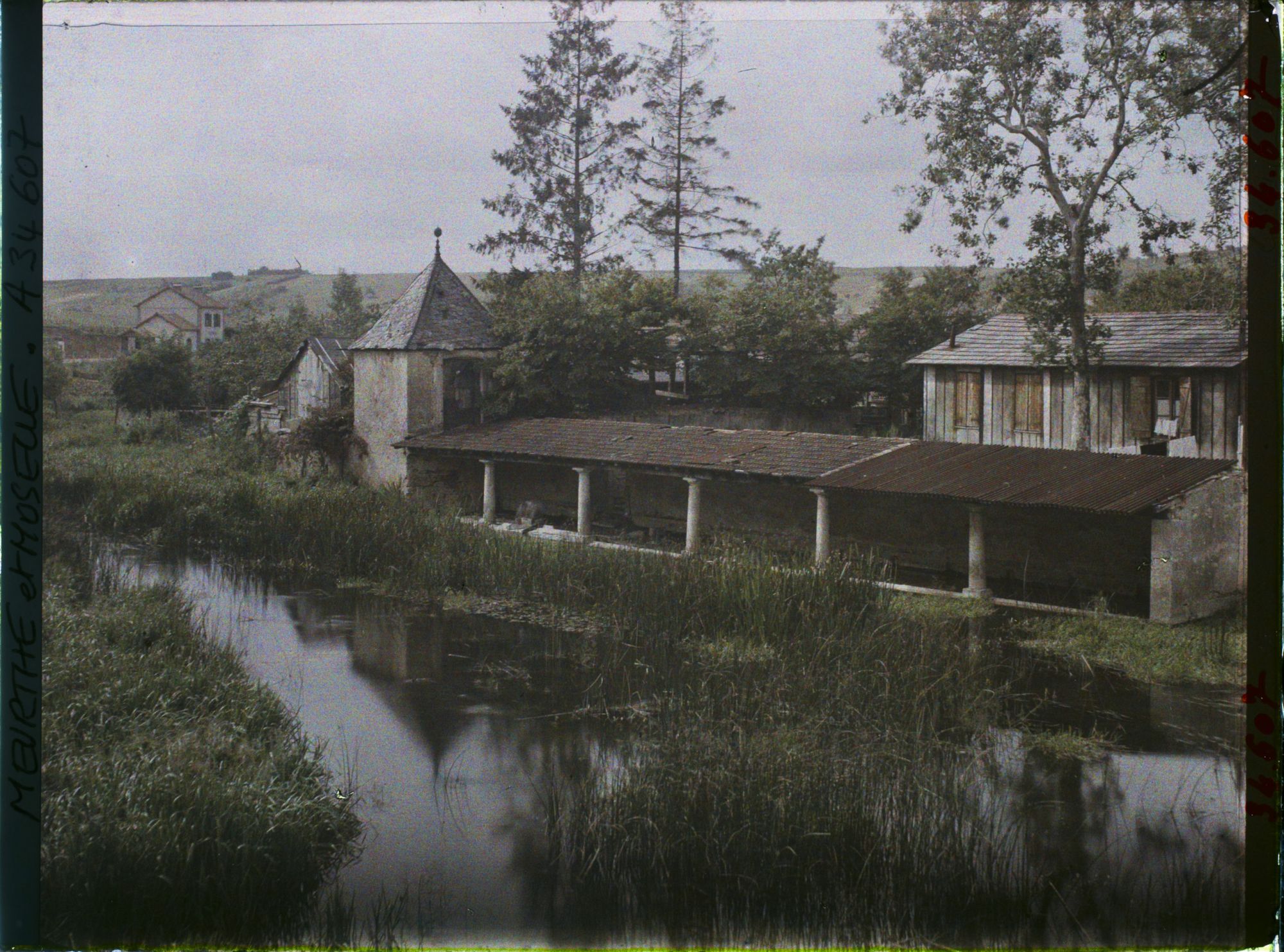 Image représentant France, Thiaucourt, Vieux lavoir sur le Rupt de Mad