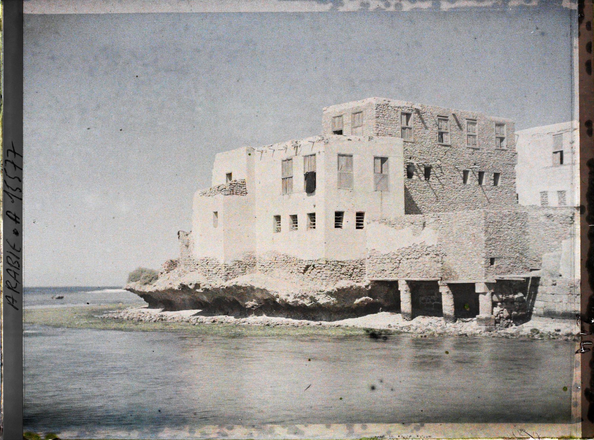 Image représentant Construction du bord de mer