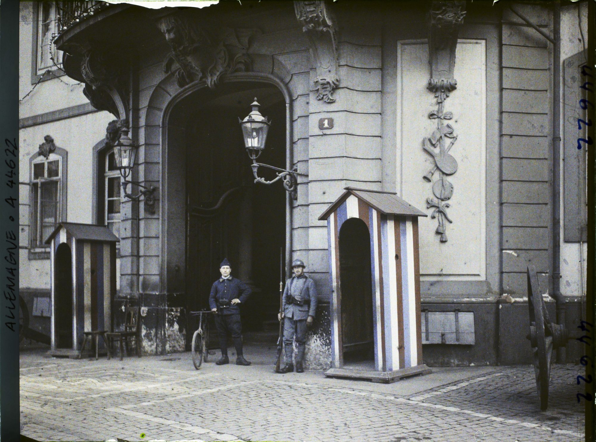 Image représentant Allemagne, Mayence, Entrée des Bureaux de la Place