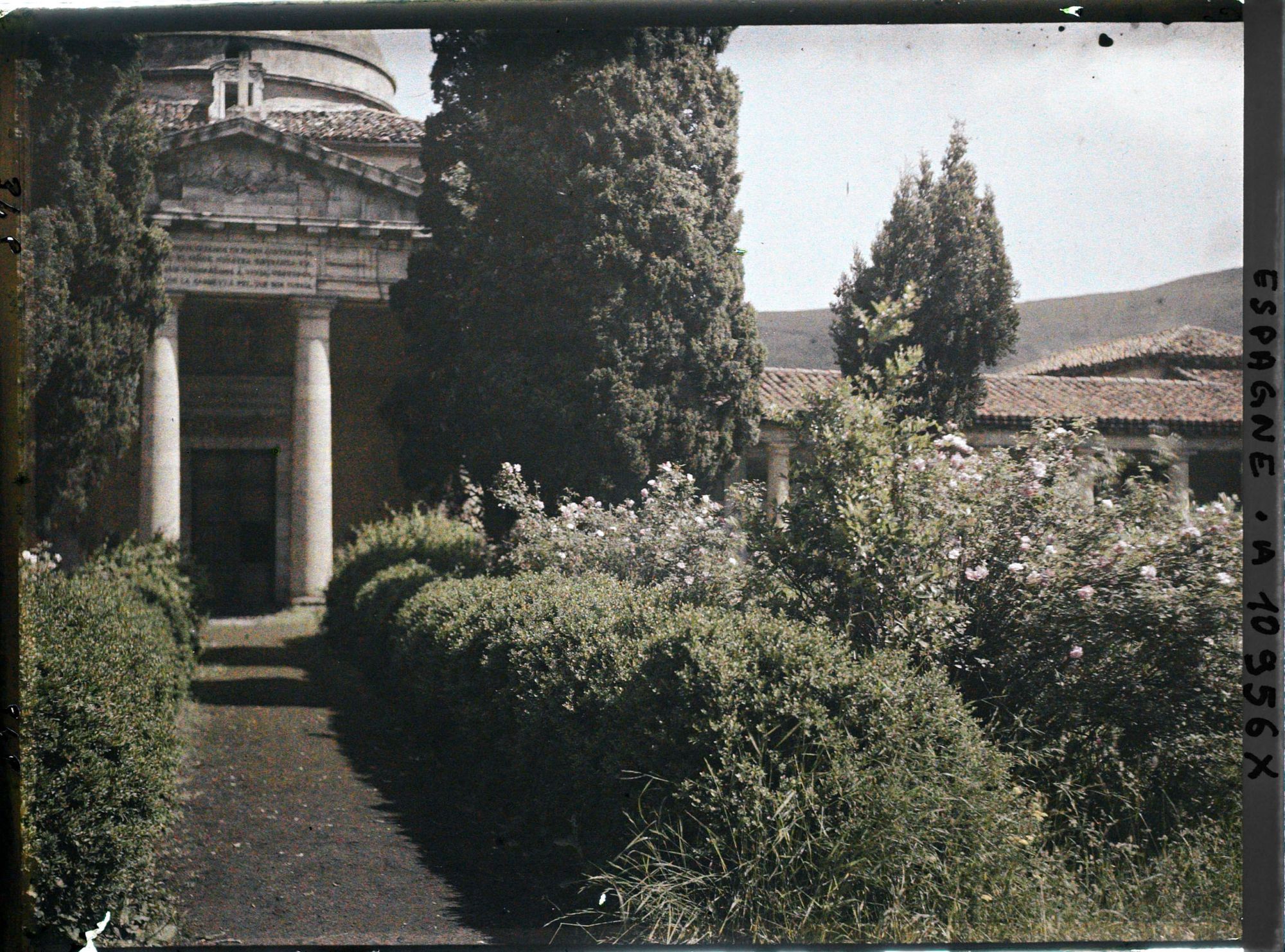 Image représentant Espagne, Bilbao, L'ancien Cimetière de Bilbao, la Chapelle et les Roses