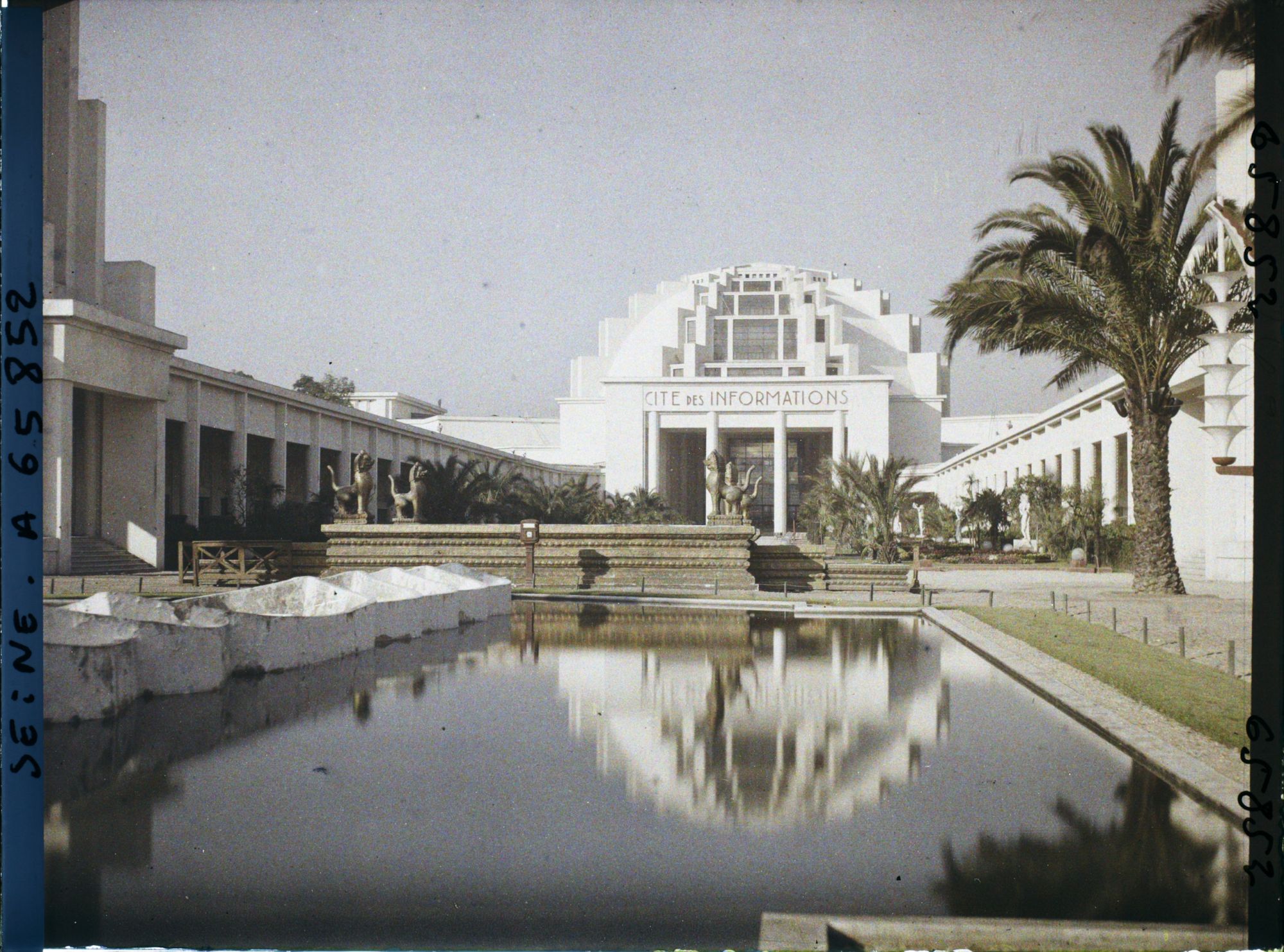Image représentant L'Exposition Coloniale Internationale de 1931, le pavillon central de la Cité des Informations