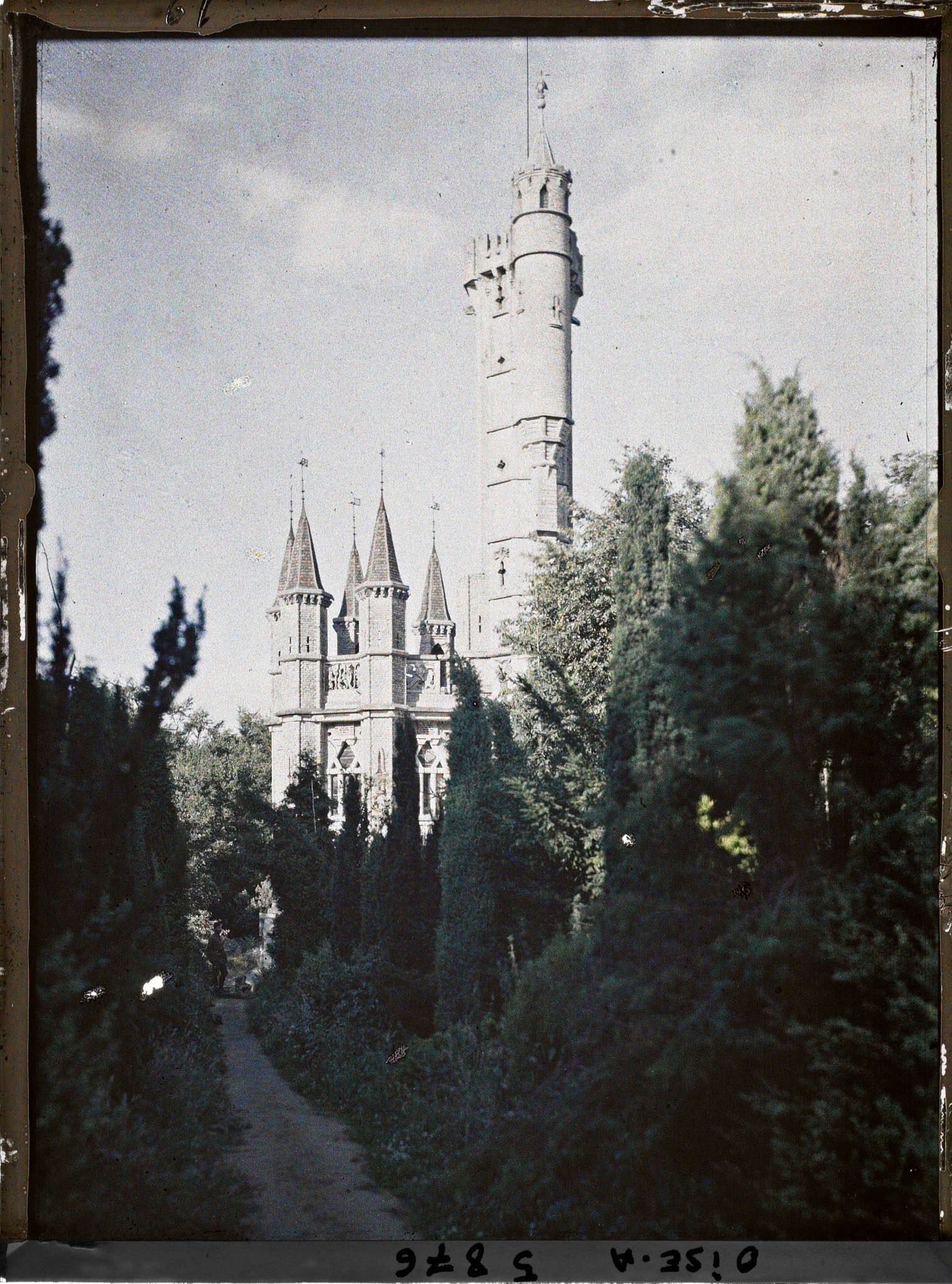 Image représentant France, Chau de Boulogne la Grasse, Tour du Chau dominant les positions allemandes