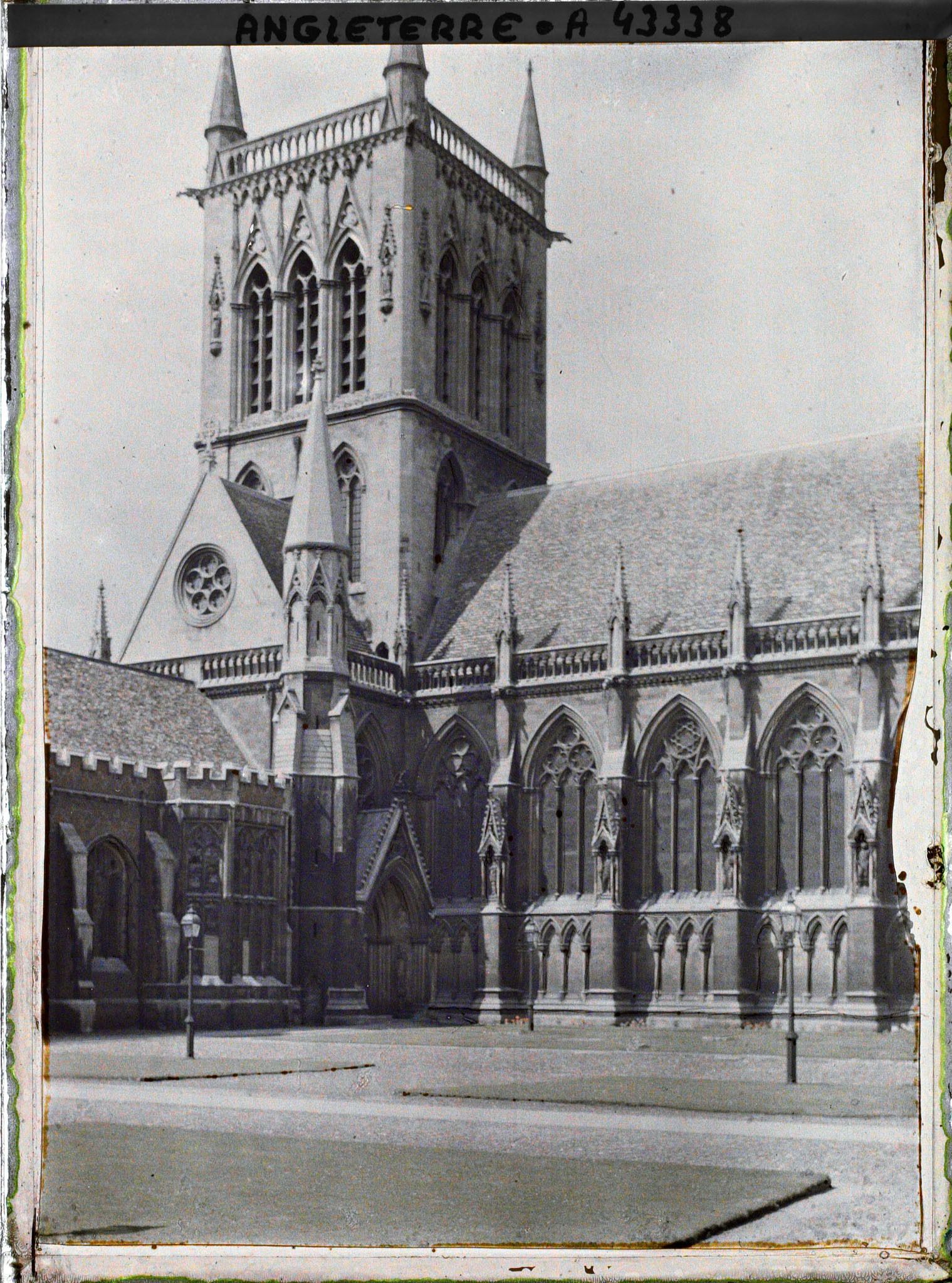 Image représentant La première cour et la chapelle du Saint John's College