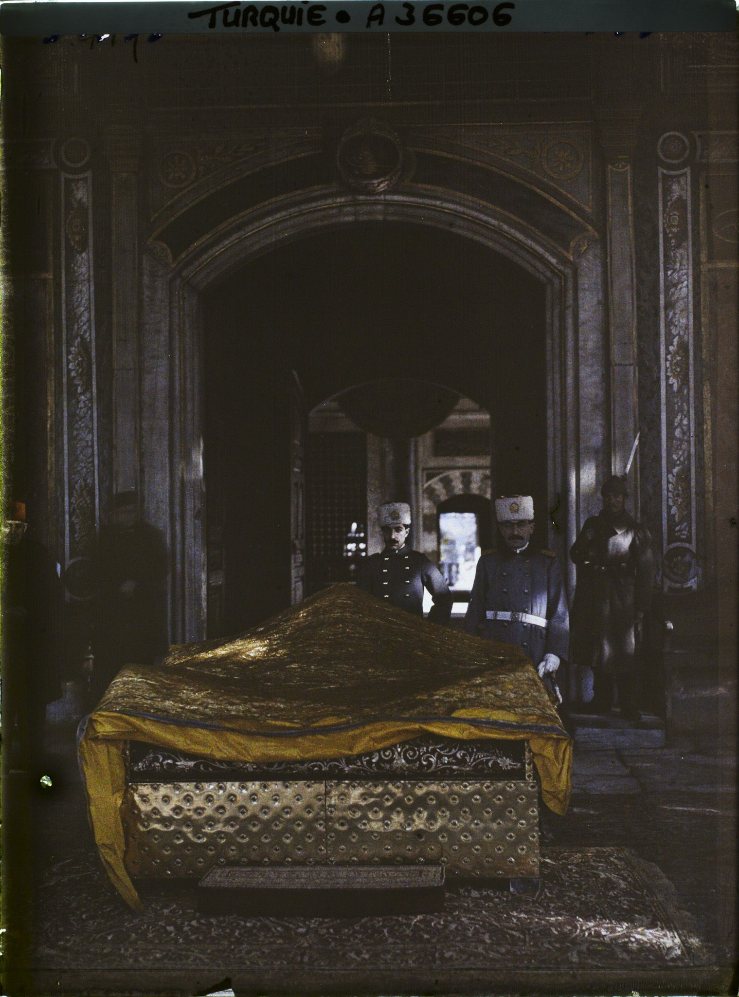 Image représentant Turquie, Constantinople , Fête de l'investiture du Calife, le trône du Sultan Selim 1er découvert