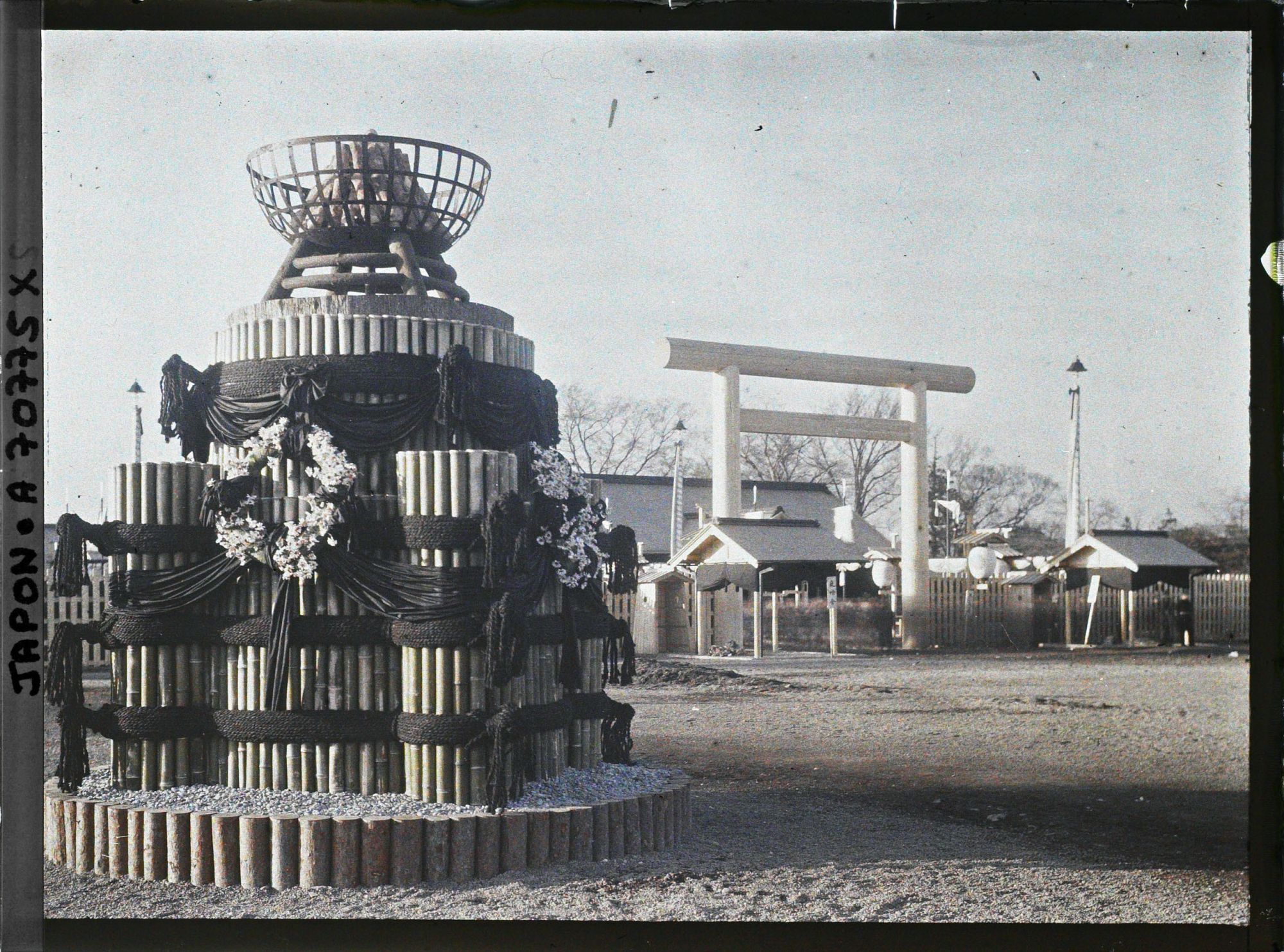 Image représentant Funérailles de l'Empereur Taisho-Tenno (Yoshihito), Shinjuku Gyoen (Parc Impérial de Shinjuku), sanctuaire