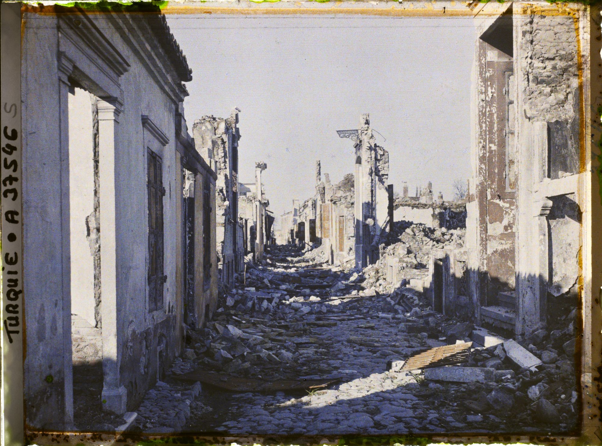 Image représentant Quartier arménien. (Rue du petit Boulevard), en ruines