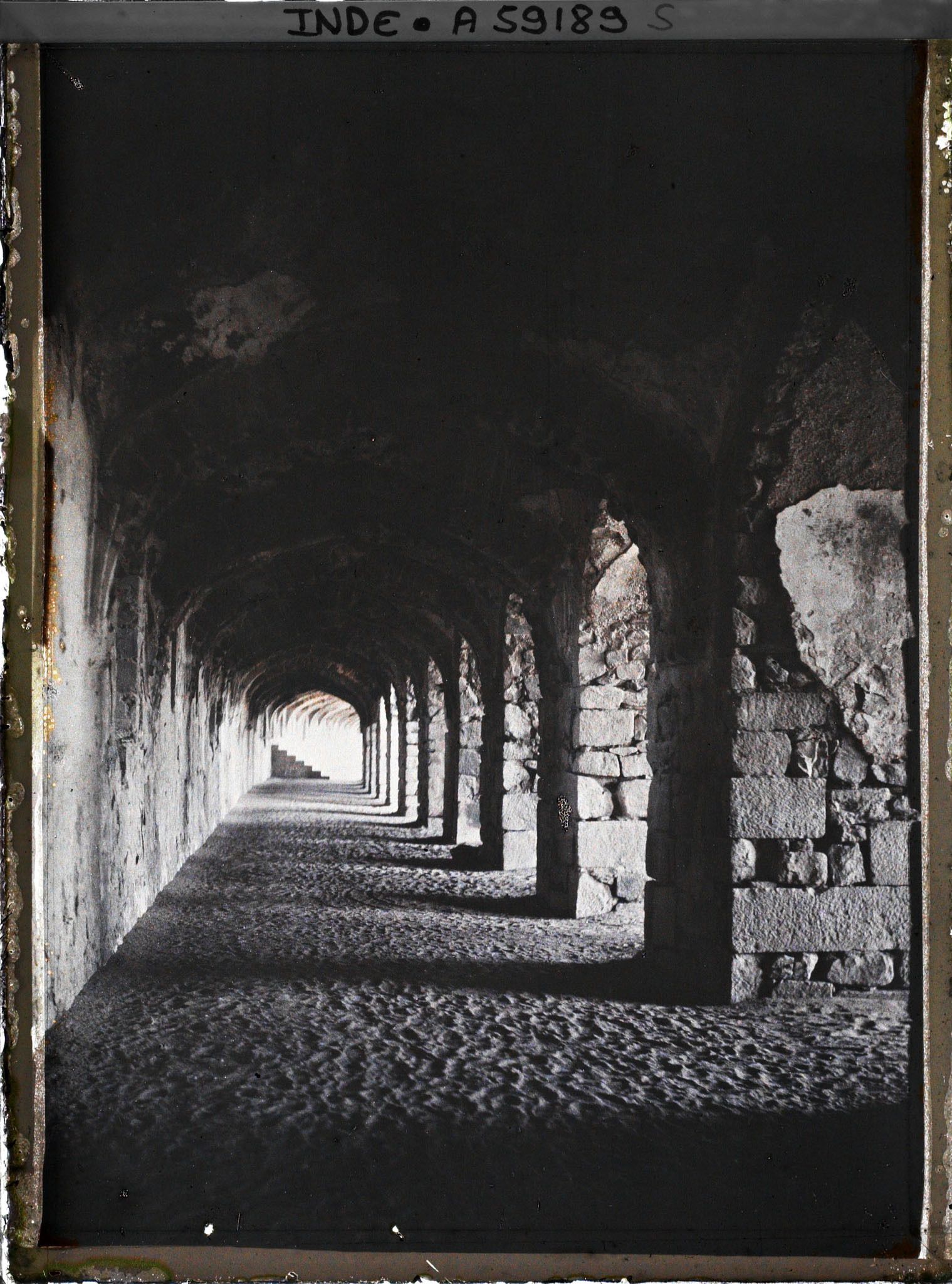 Image représentant Galerie à l'intérieur du vieux fort (Purana Qila)