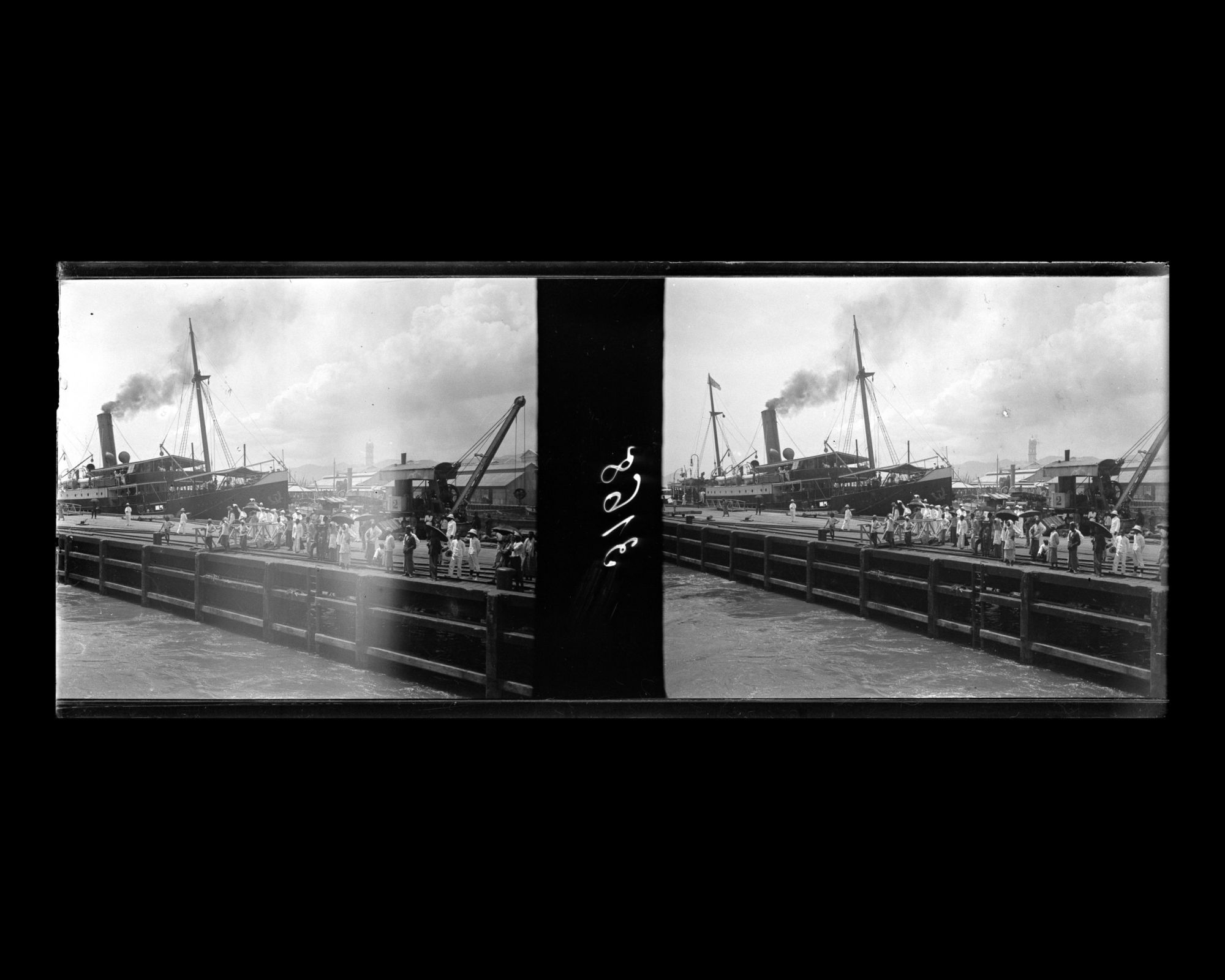 Image représentant Le Lützow quitte le quai Sweattenham