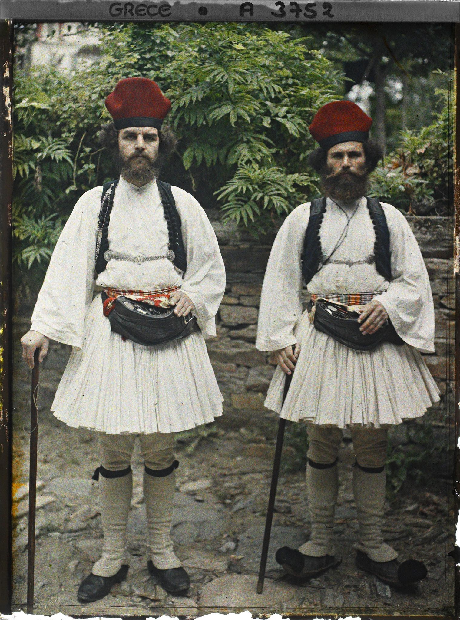 Image représentant Portrait de deux gendarmes en habits traditionnels