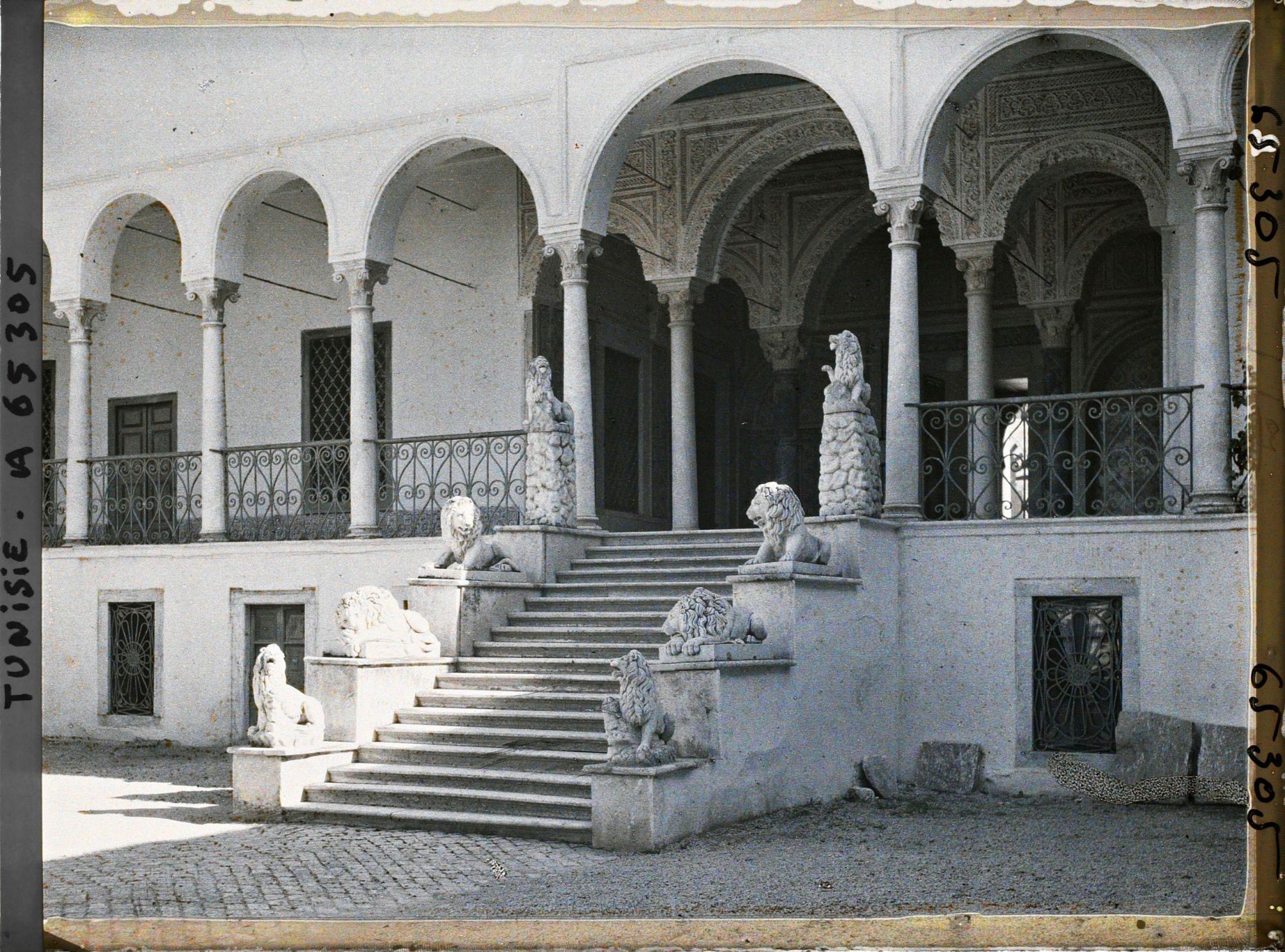 Image représentant L'escalier des Lions menant aux appartements beylicaux du palais du Bardo