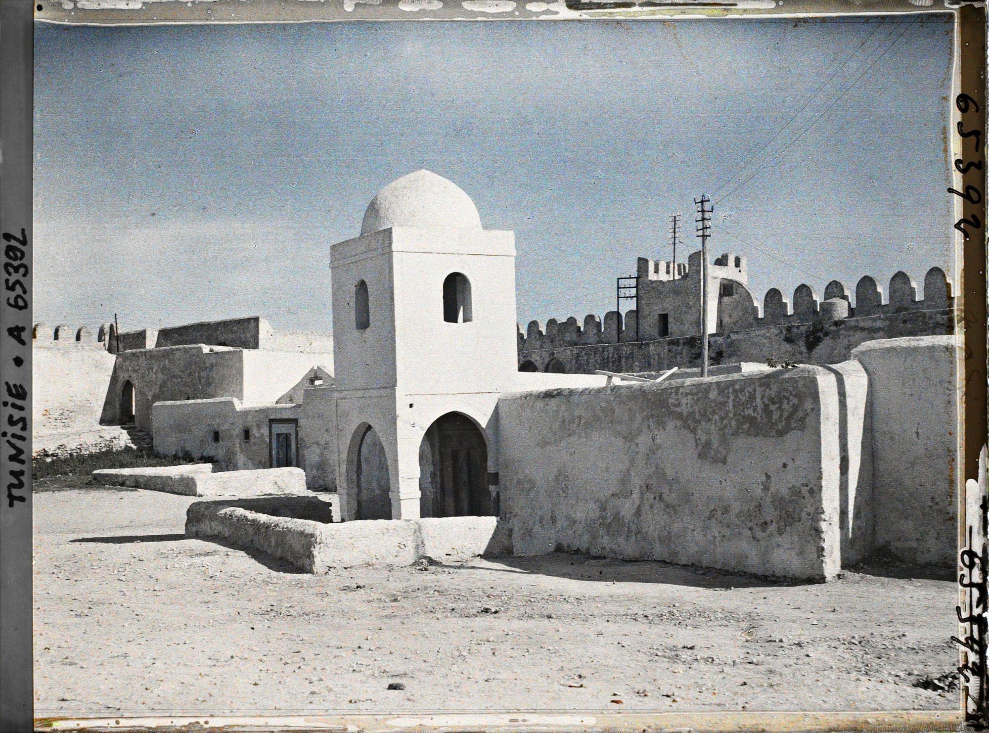 Image représentant Le mausolée de Sidi bou Fatah dans la médina