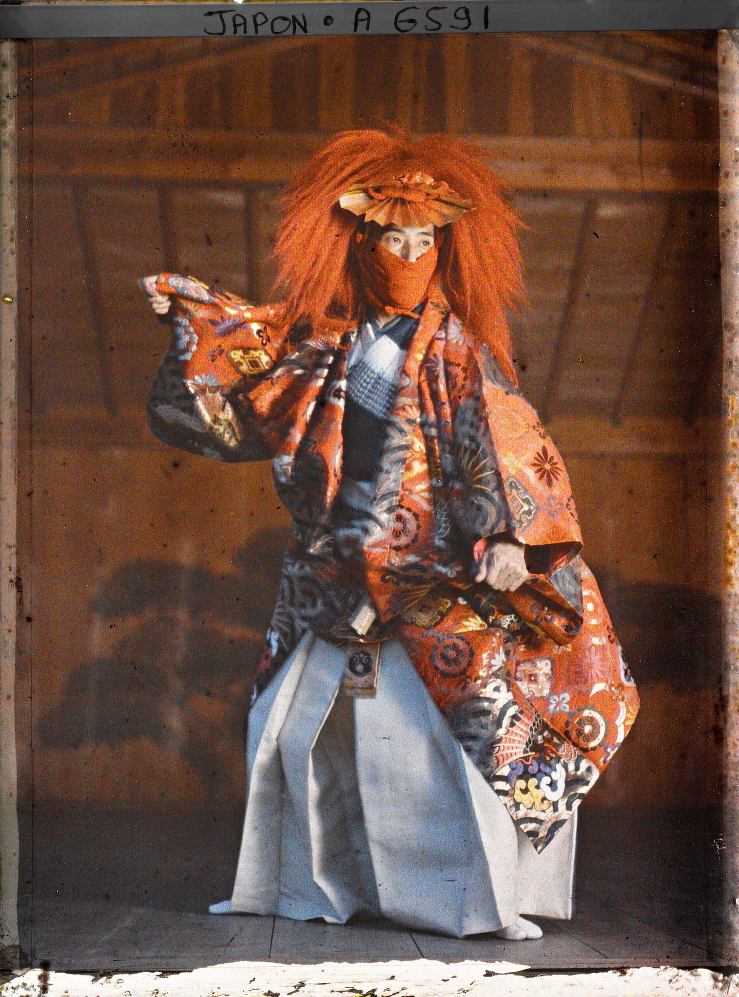 Image représentant Théâtre Nô : shite (acteur principal) de la pièce Mochizuki, incarnant Ozawa-no-Tomofusa