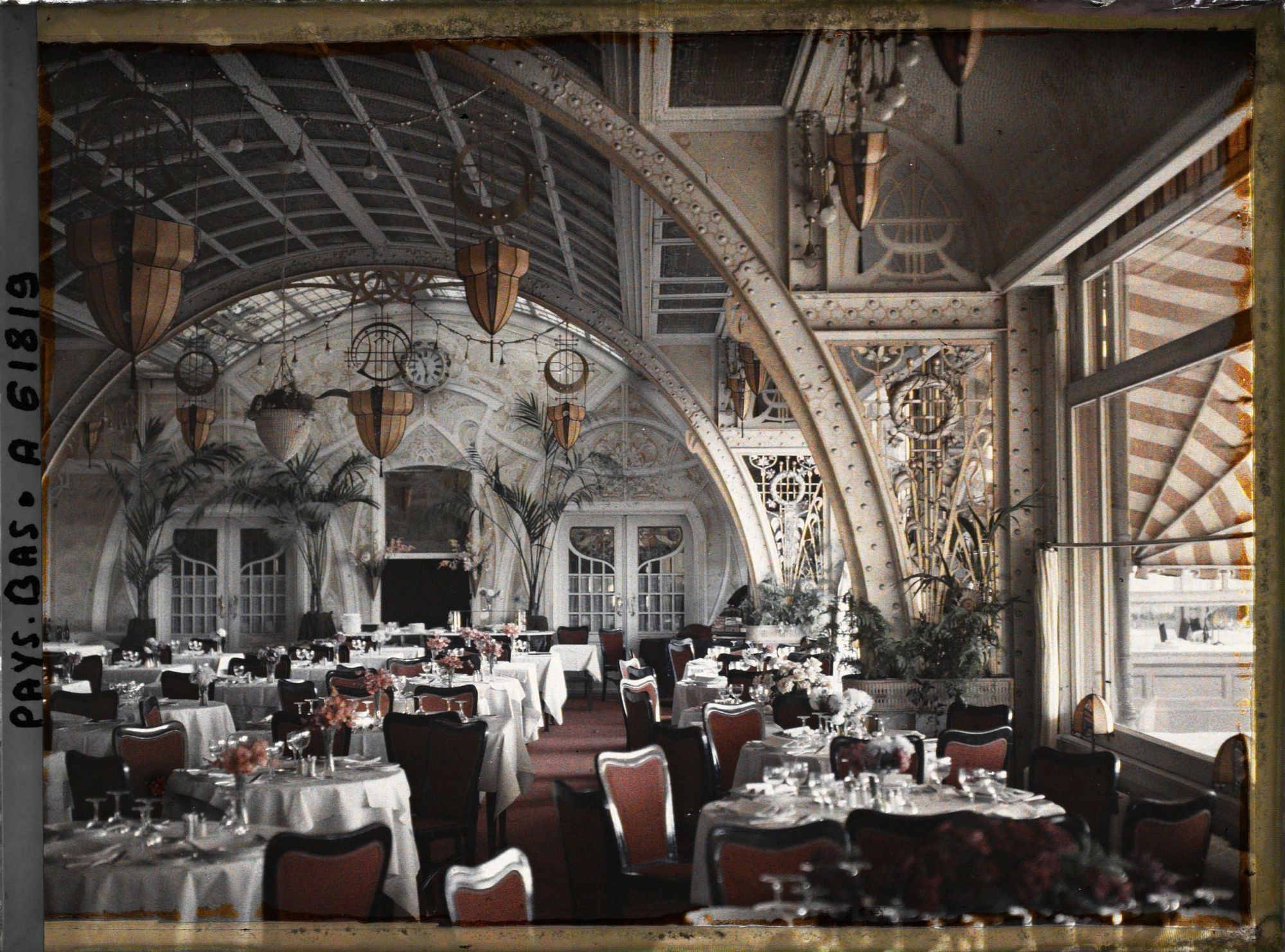 Image représentant Probablement la salle à manger du café de la Plage, dans le Kurhaus