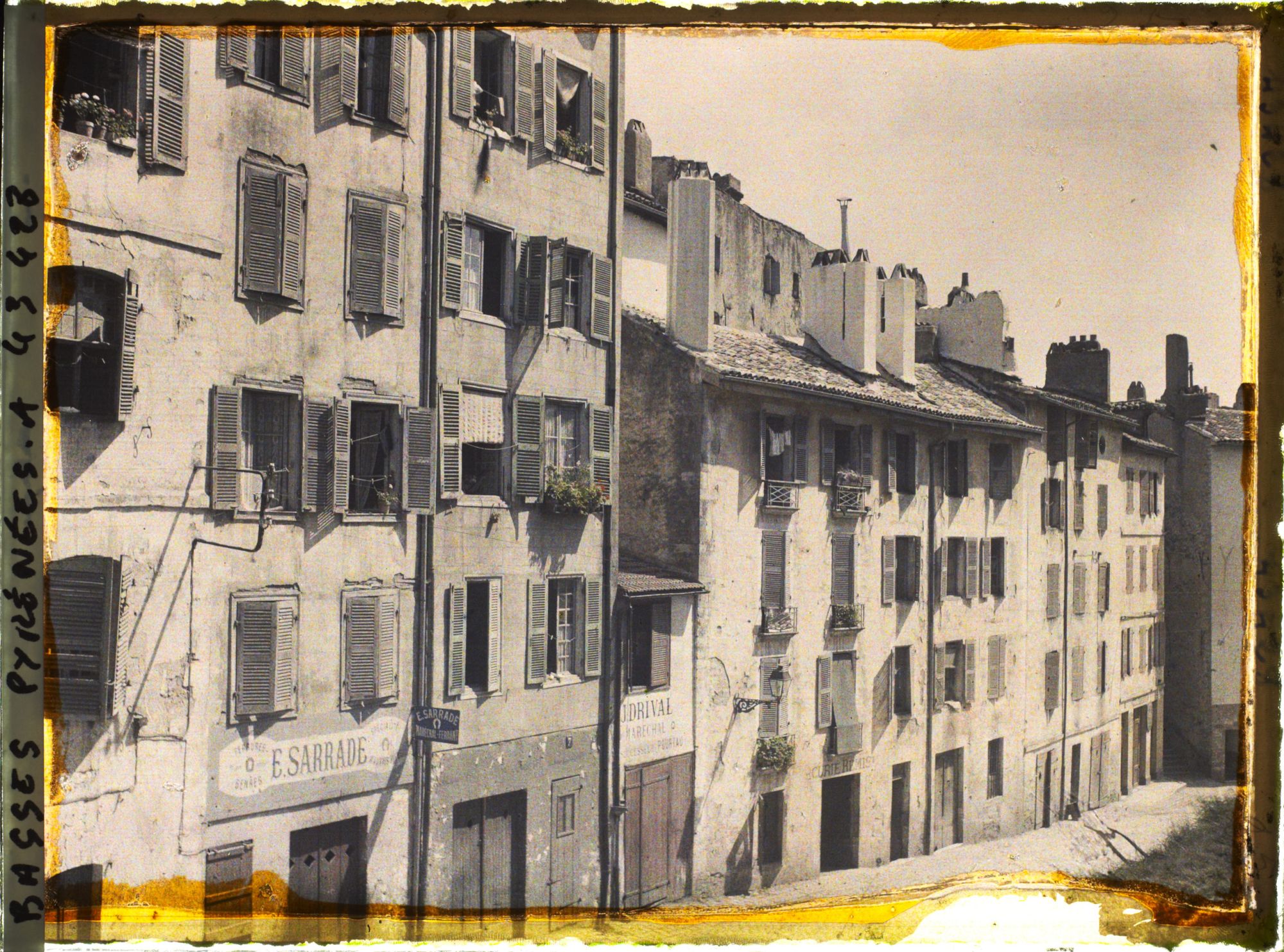 Image représentant France, Bayonne, La rue Tour de Sault, dans les remparts