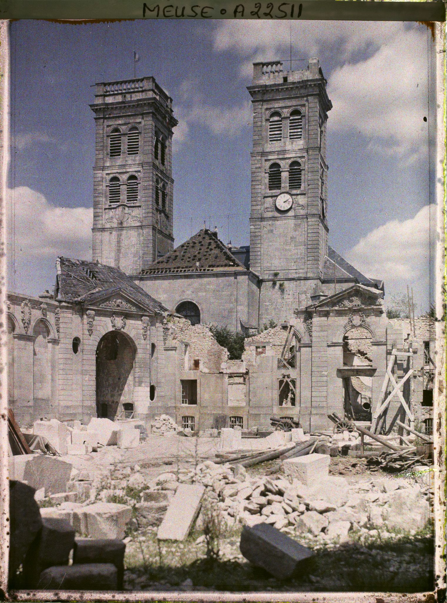 Image représentant France, Verdun, Façade de la Cathédrale
