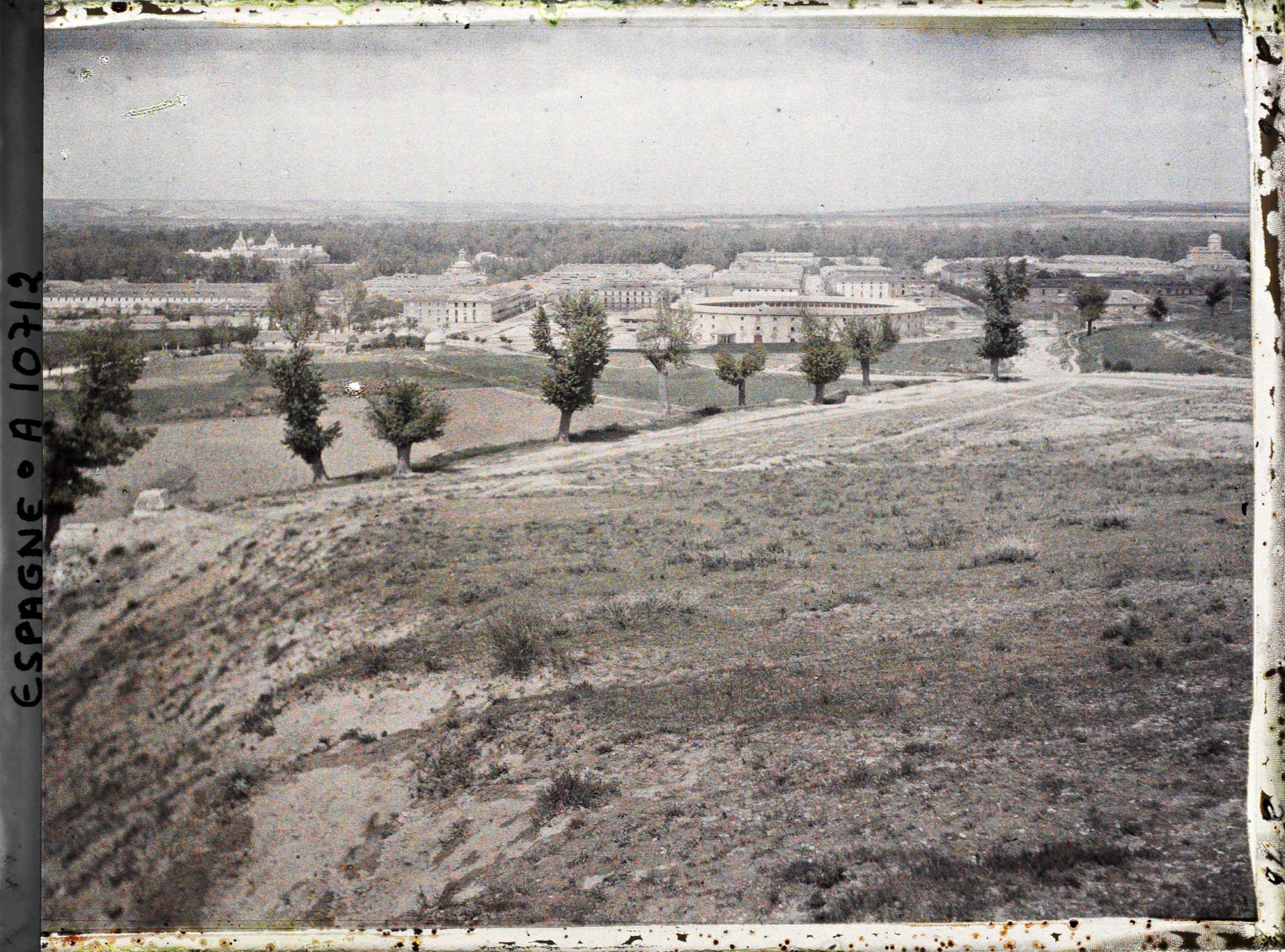 Image représentant Espagne, Aranjuez, Vue s/ Aranjuez prise vers le Nord Ouest avec le Château à gauche
