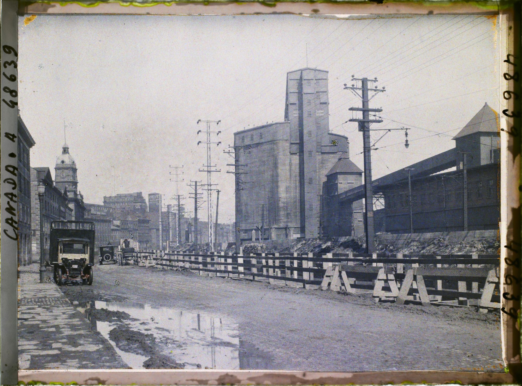 Image représentant Canada, Montréal, Rue Common et Elévateurs