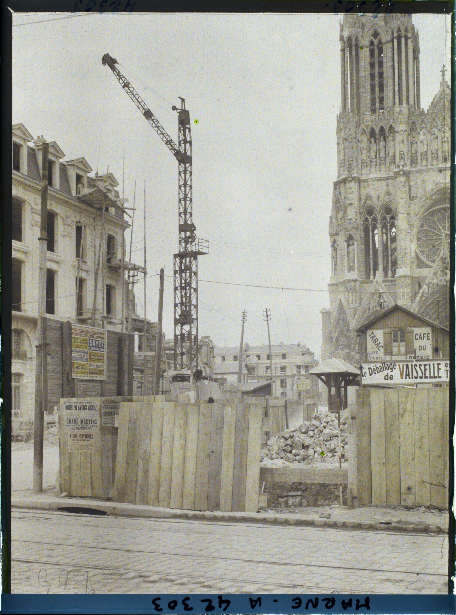 Image représentant France, Reims, La reconstruction aux abords de la Cathédrale