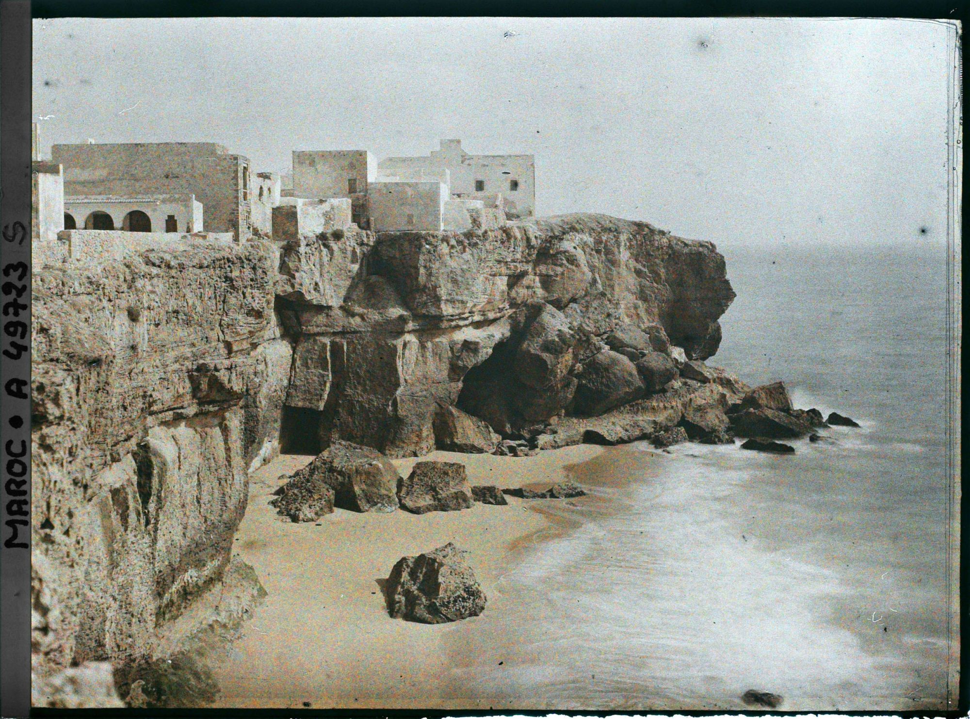 Image représentant Une partie de la ville dominant la mer